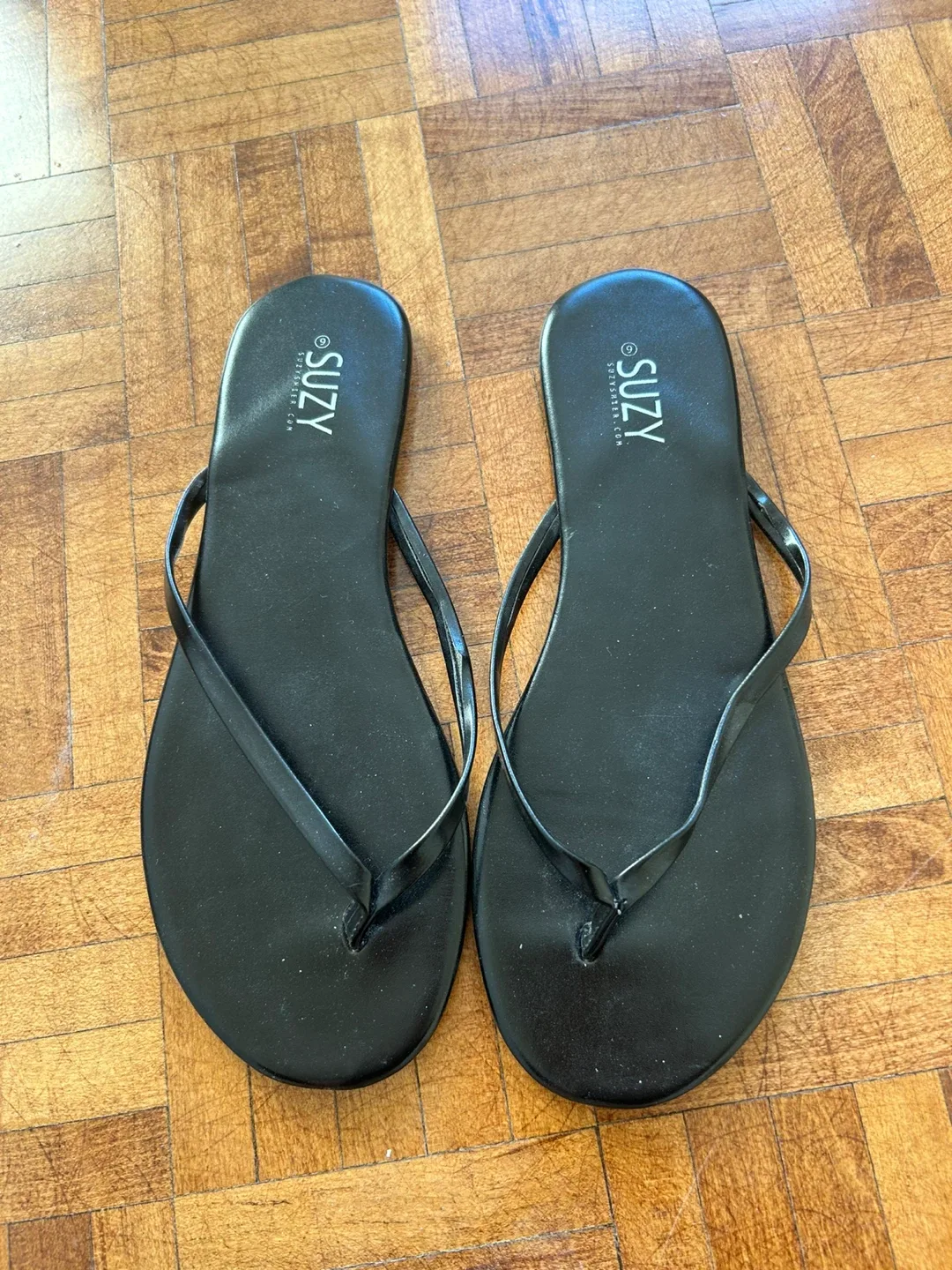 Suzy Shier Black Flip Flops thumbnail