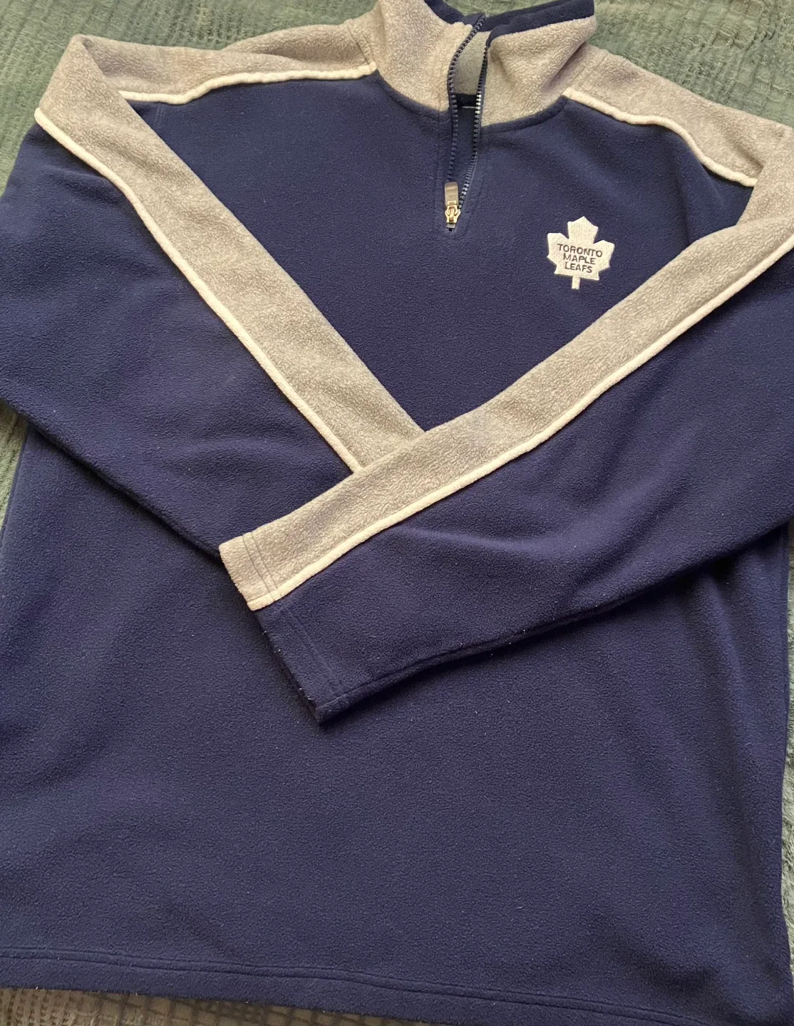 (NHL) Toronto Maple Leafs Fleece Pullover - Size Men M/L image indicator(2)