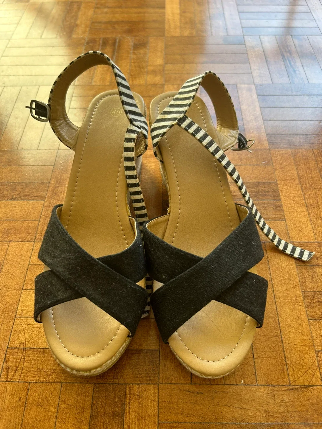 ** NEW ** Stylish Wedge Sandals thumbnail