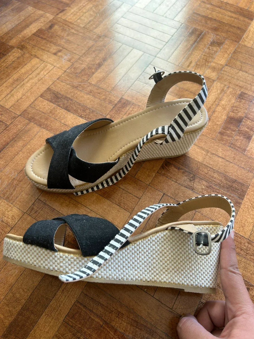 ** NEW ** Stylish Wedge Sandals image indicator(2)