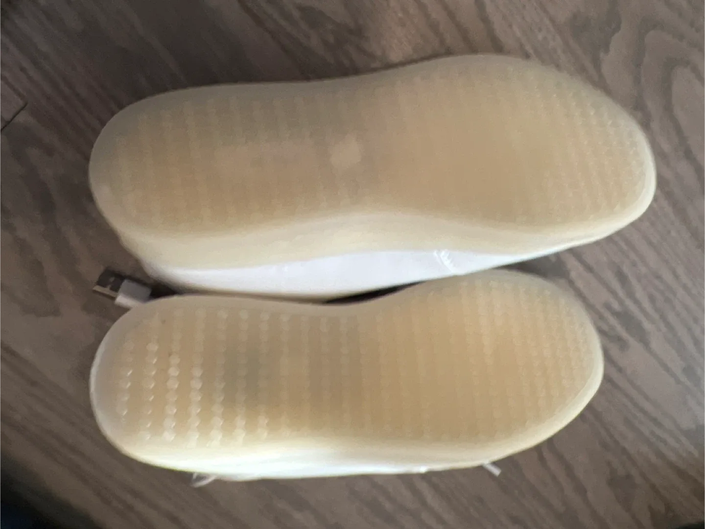 White Sneakers size 6 image indicator(3)