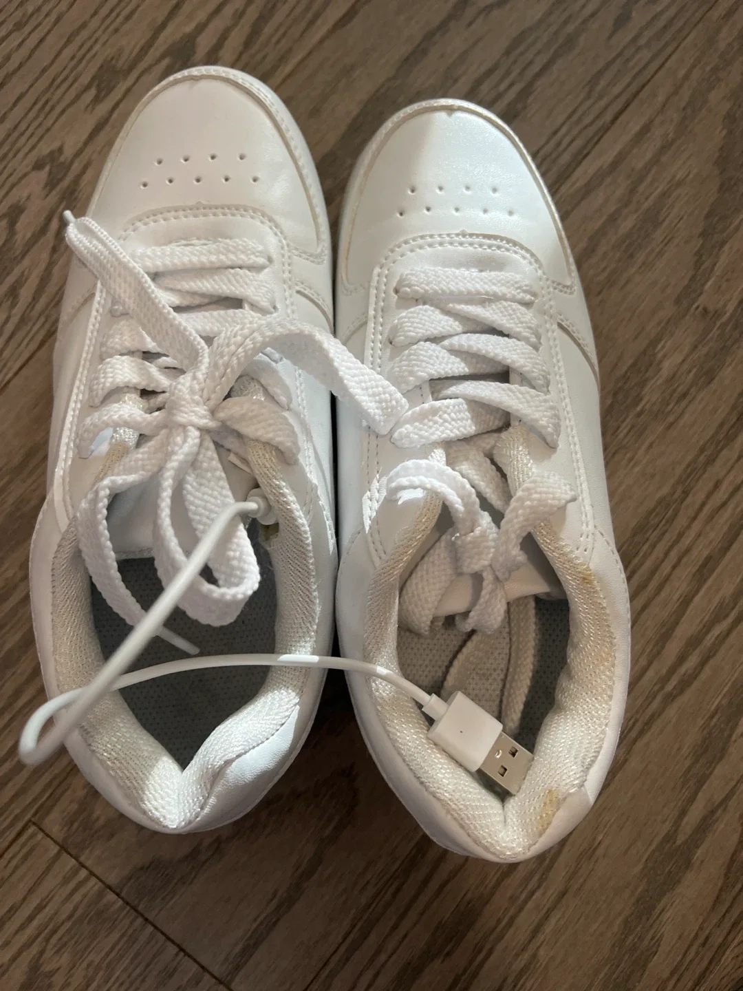 White Sneakers size 6 image indicator(2)