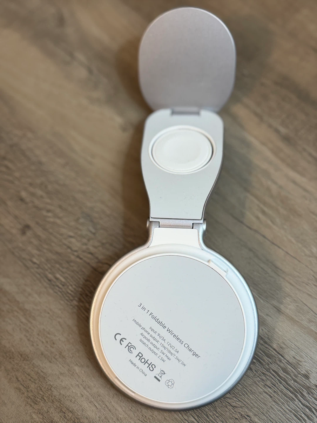 3 in 1 Foldable Wireless Charger - photo 4