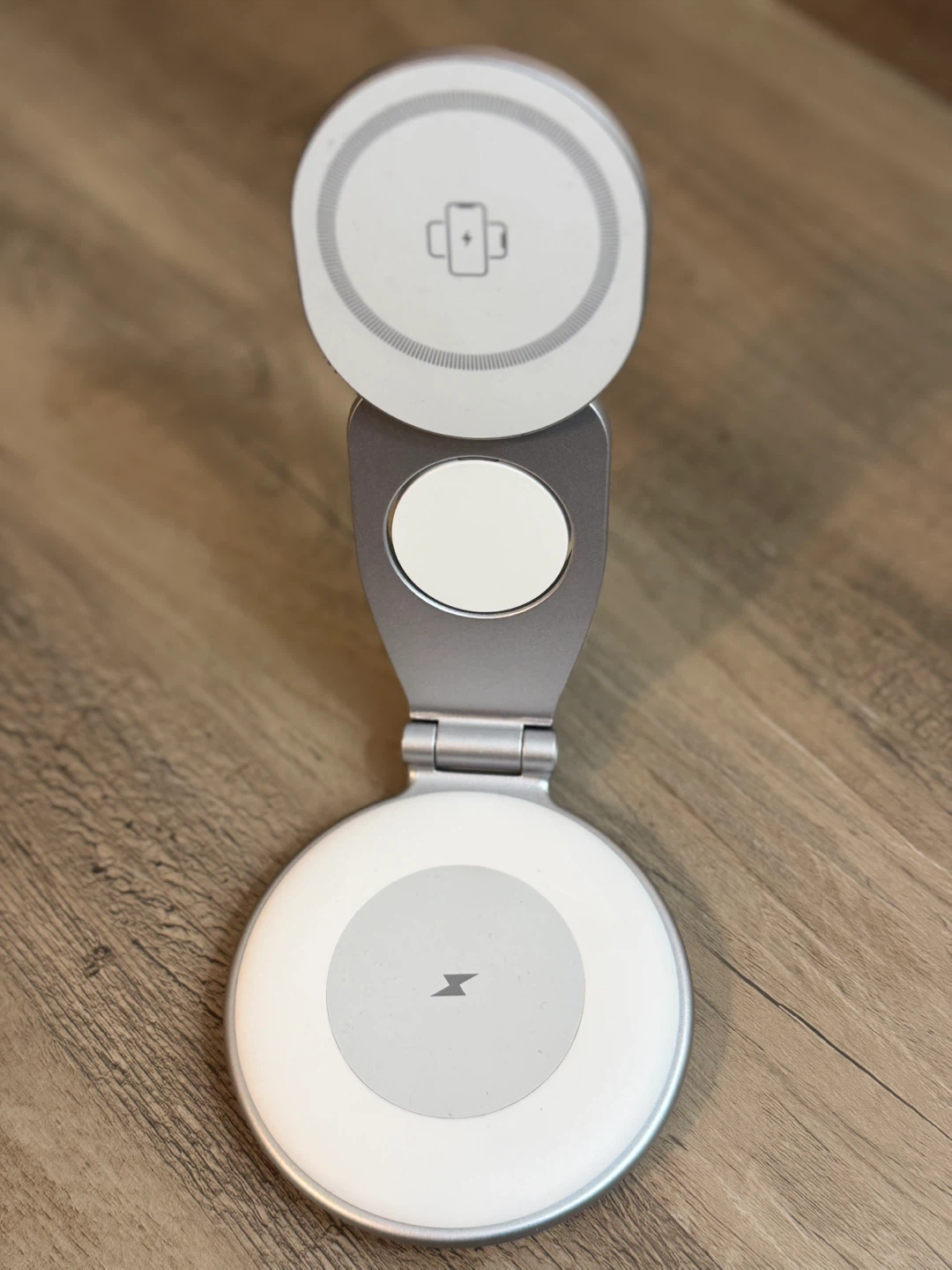 3 in 1 Foldable Wireless Charger - photo 3