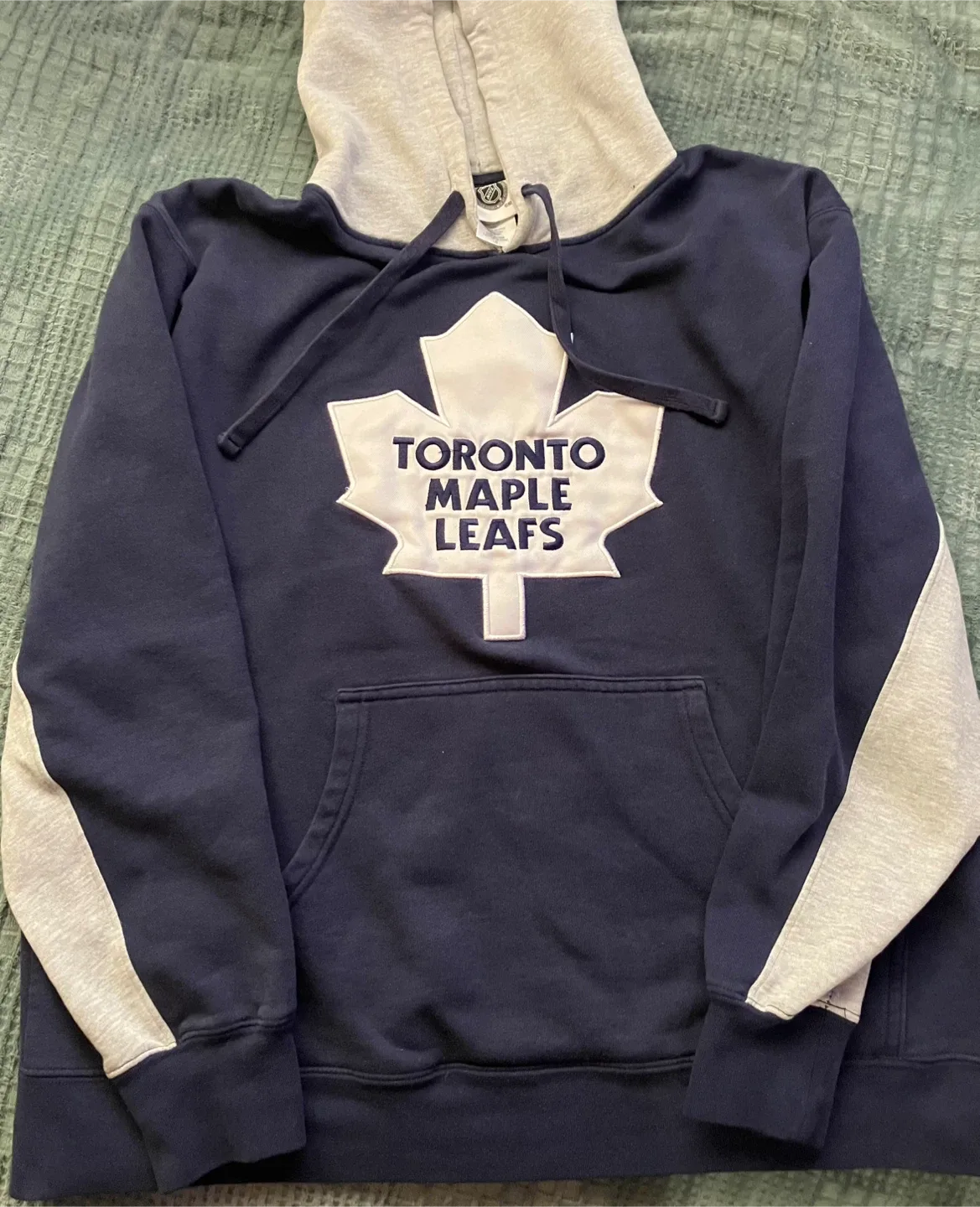 (NHL) Toronto Maple Leafs Hoodie - Size Men Large image indicator(2)
