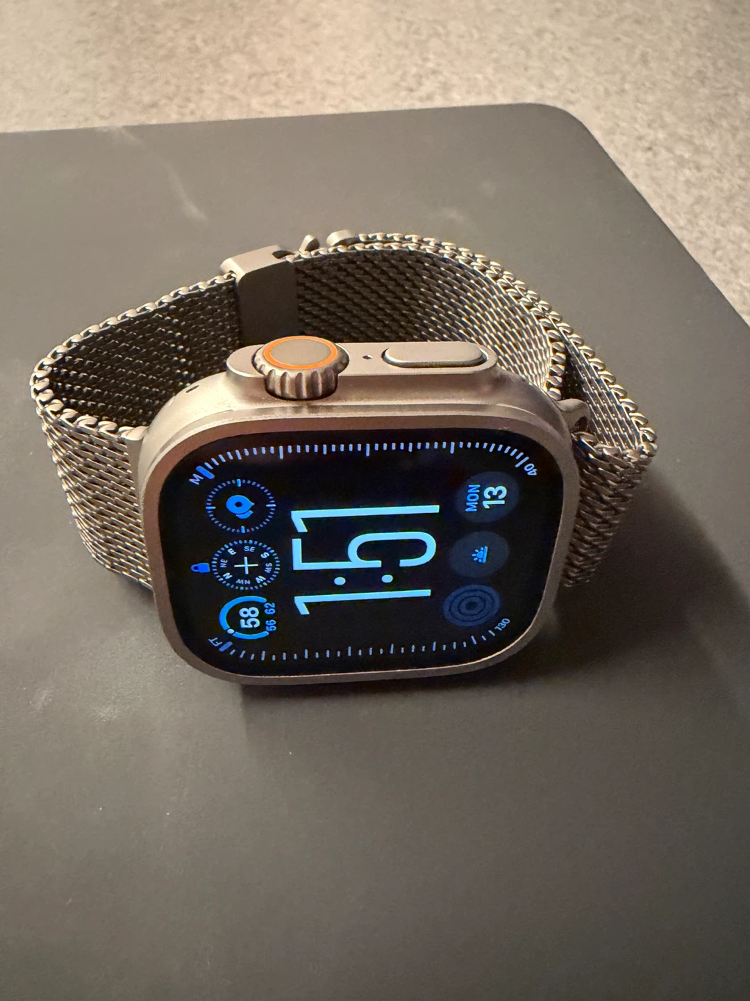 Apple Watch Ultra 2 49mm Natural Titanium