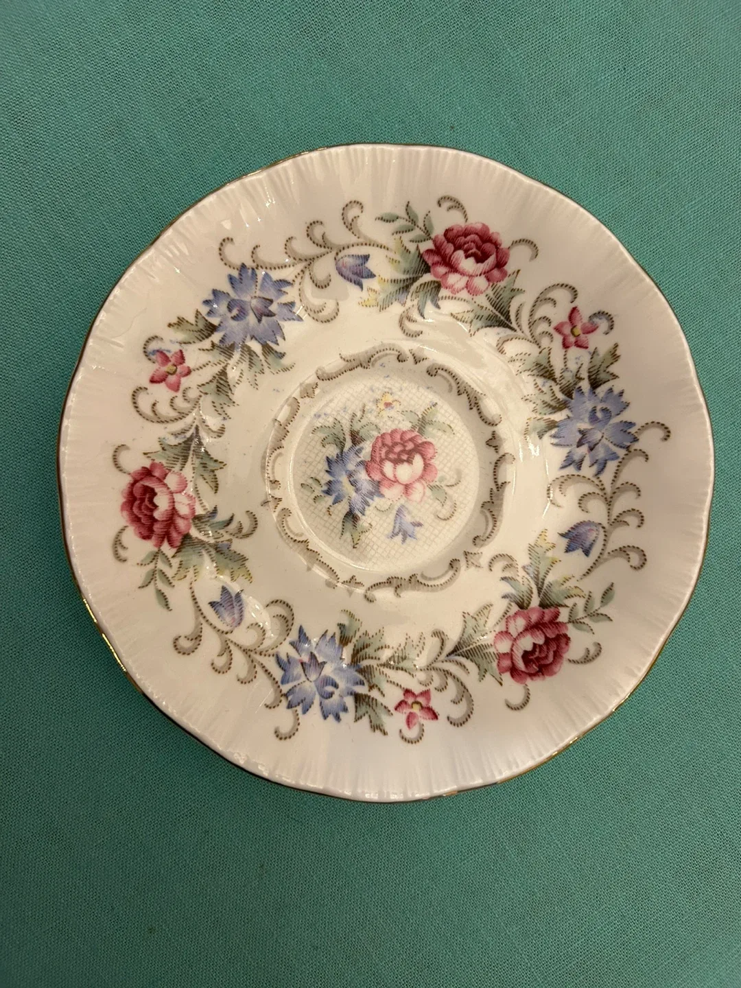 Royal Standard Fine Bone China Tea Cup & Saucer image indicator(4)