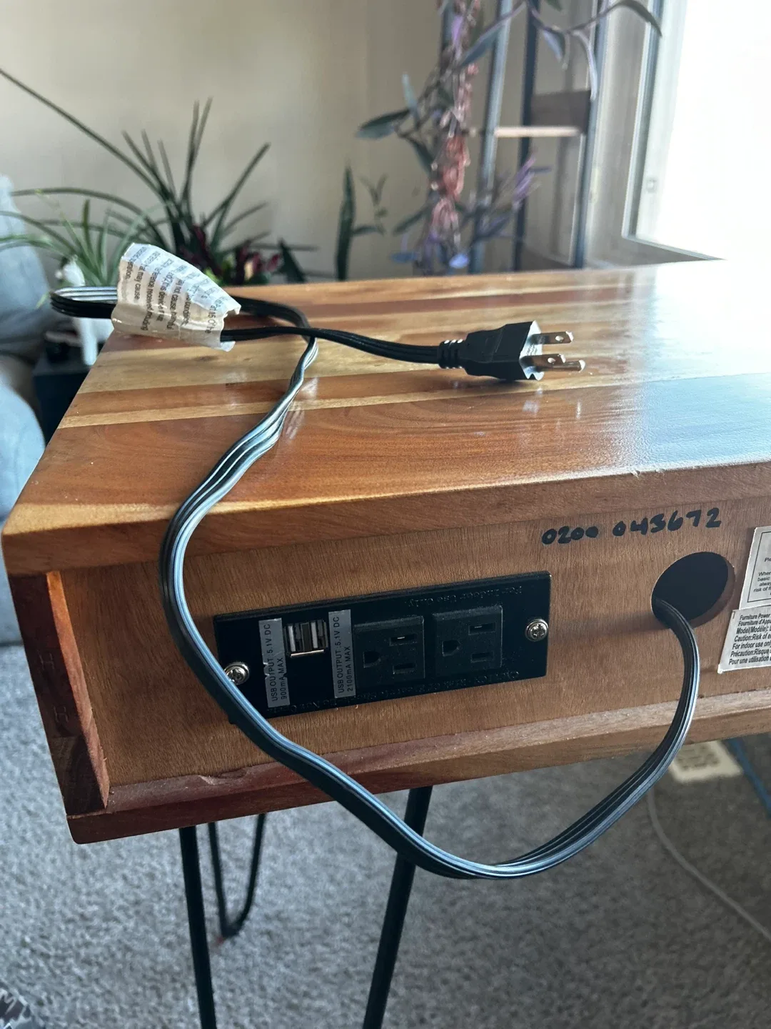 Wood Desk with Hairpin Legs + plugs image indicator(4)