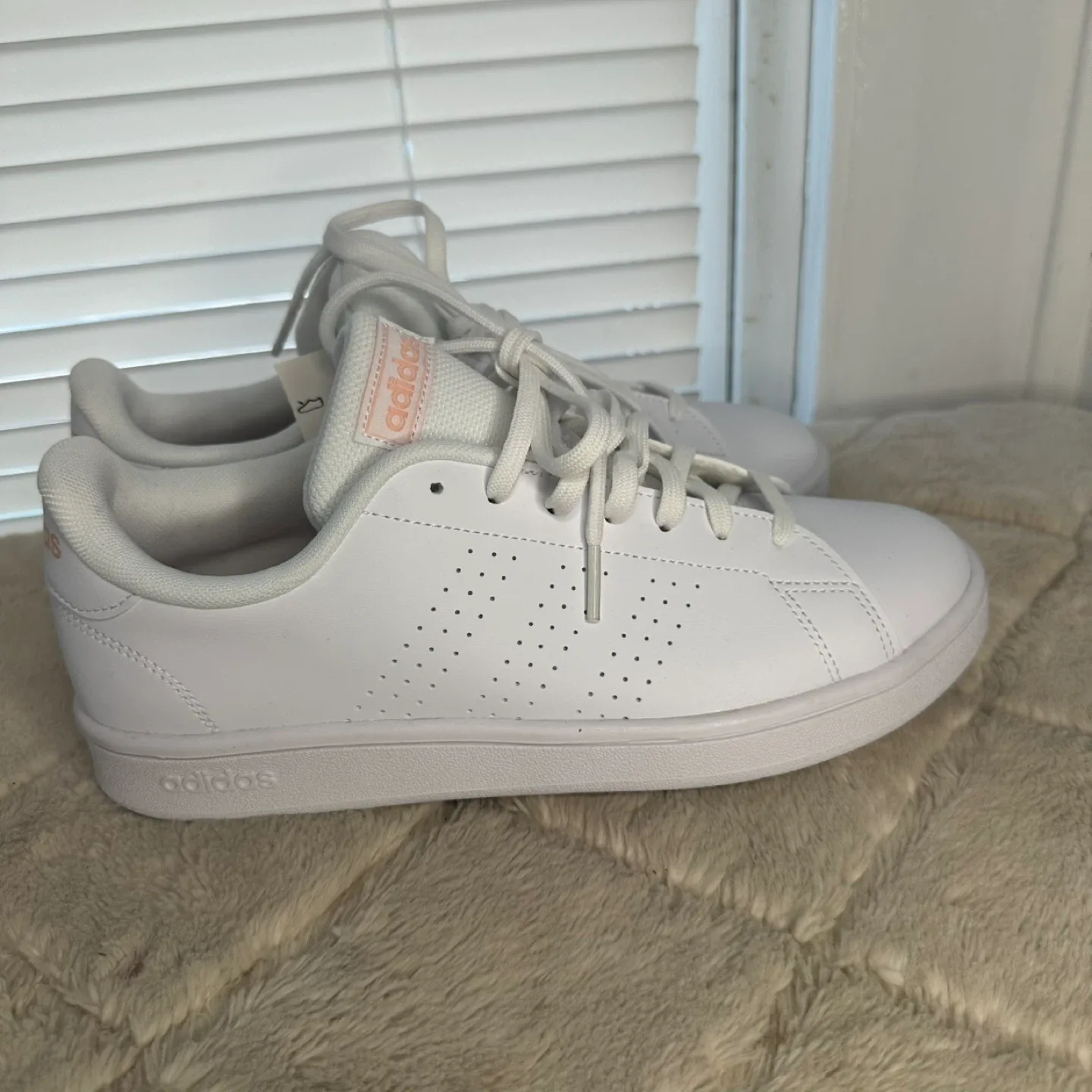 Adidas Advantage White Sneakers - Women's image indicator(4)