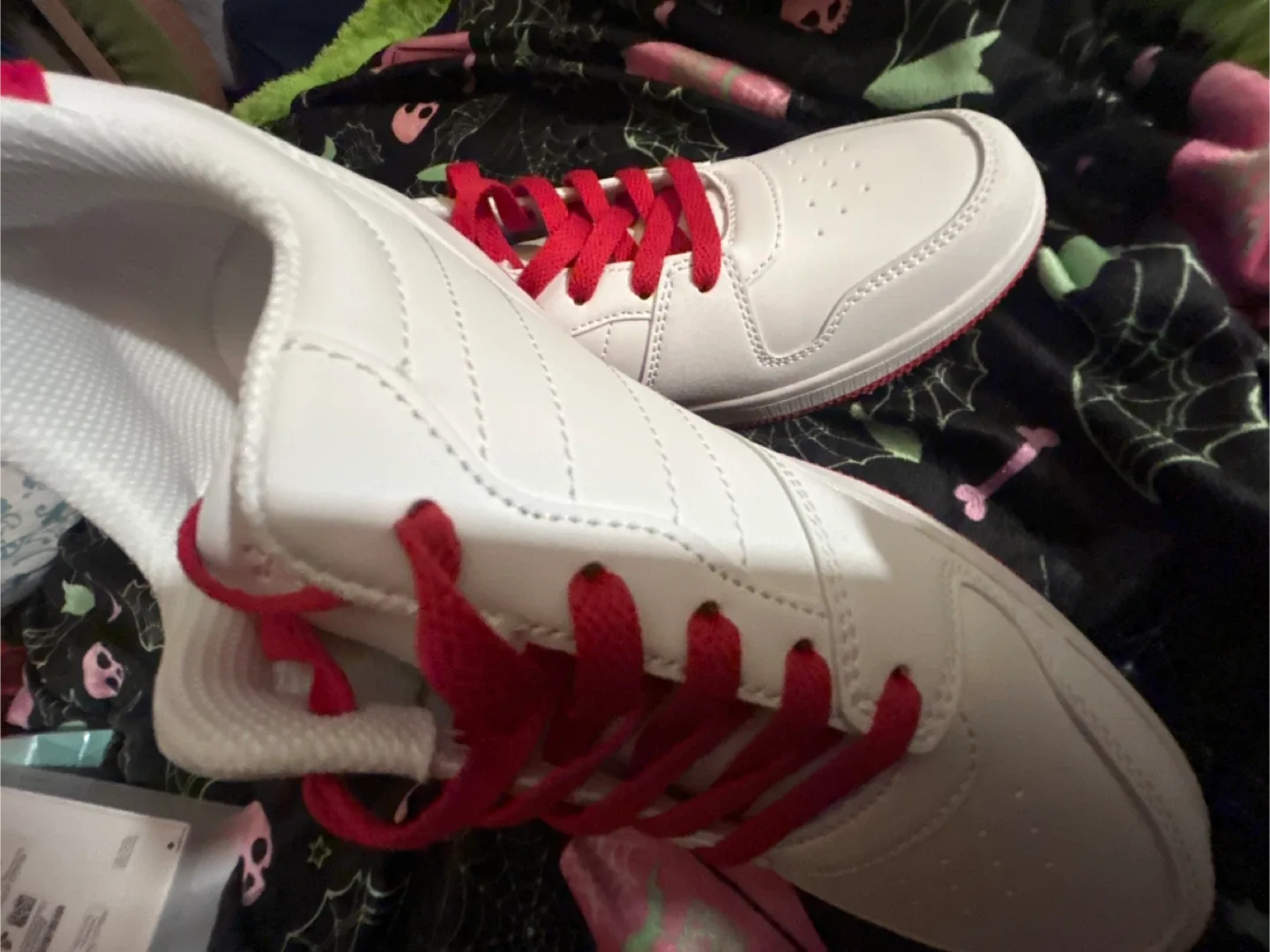 White & Red Sneakers image indicator(2)