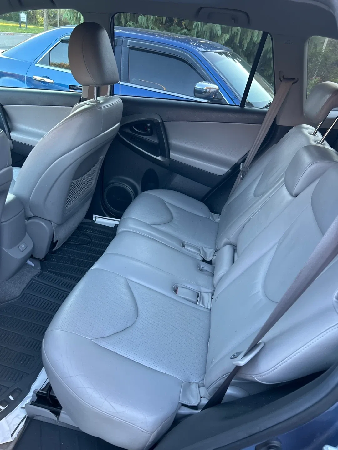 Toyota RAV4 SUV 2010 Limited selling as is image indicator(9)