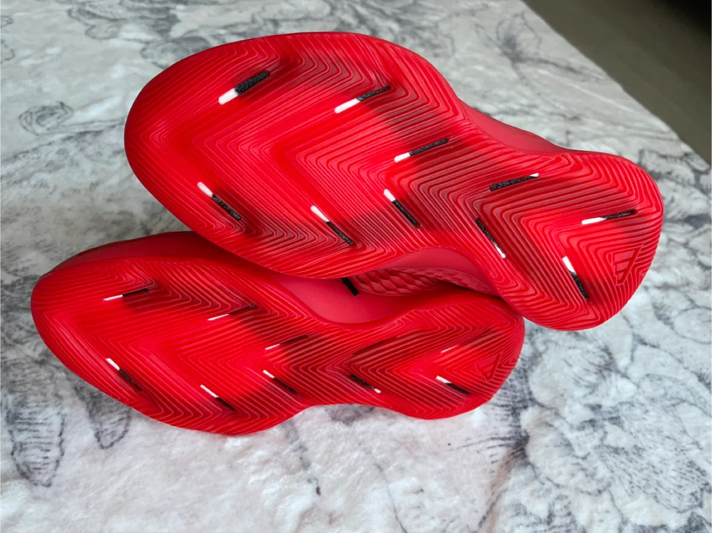 New Adidas Anthony Edwards Basketball Sneakers – US Size 5 image indicator(3)