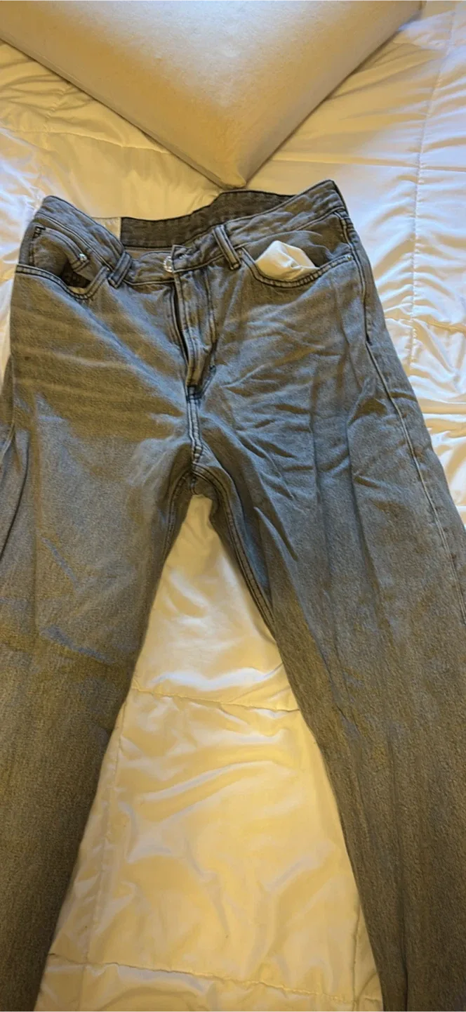 H&M Loose Ample Jeans - Size 31/32 image indicator(4)