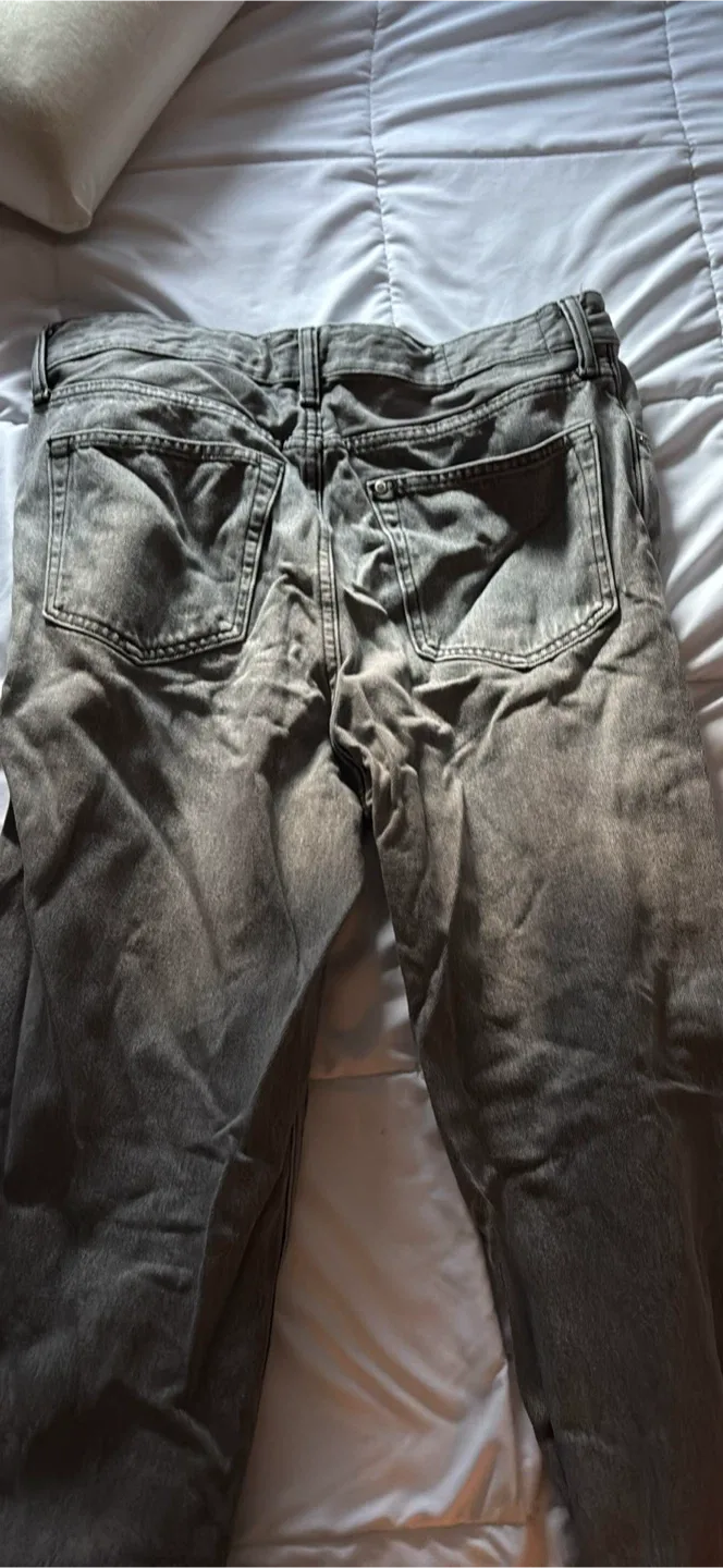 H&M Loose Ample Jeans - Size 31/32 image indicator(3)