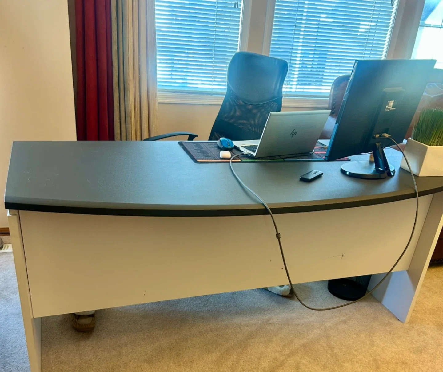 Office Desk - Curved Design image indicator(3)