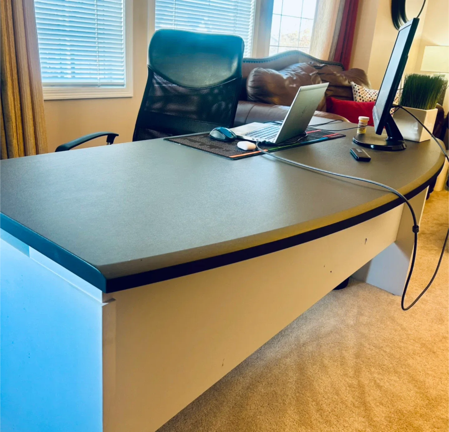 Office Desk - Curved Design image indicator(2)