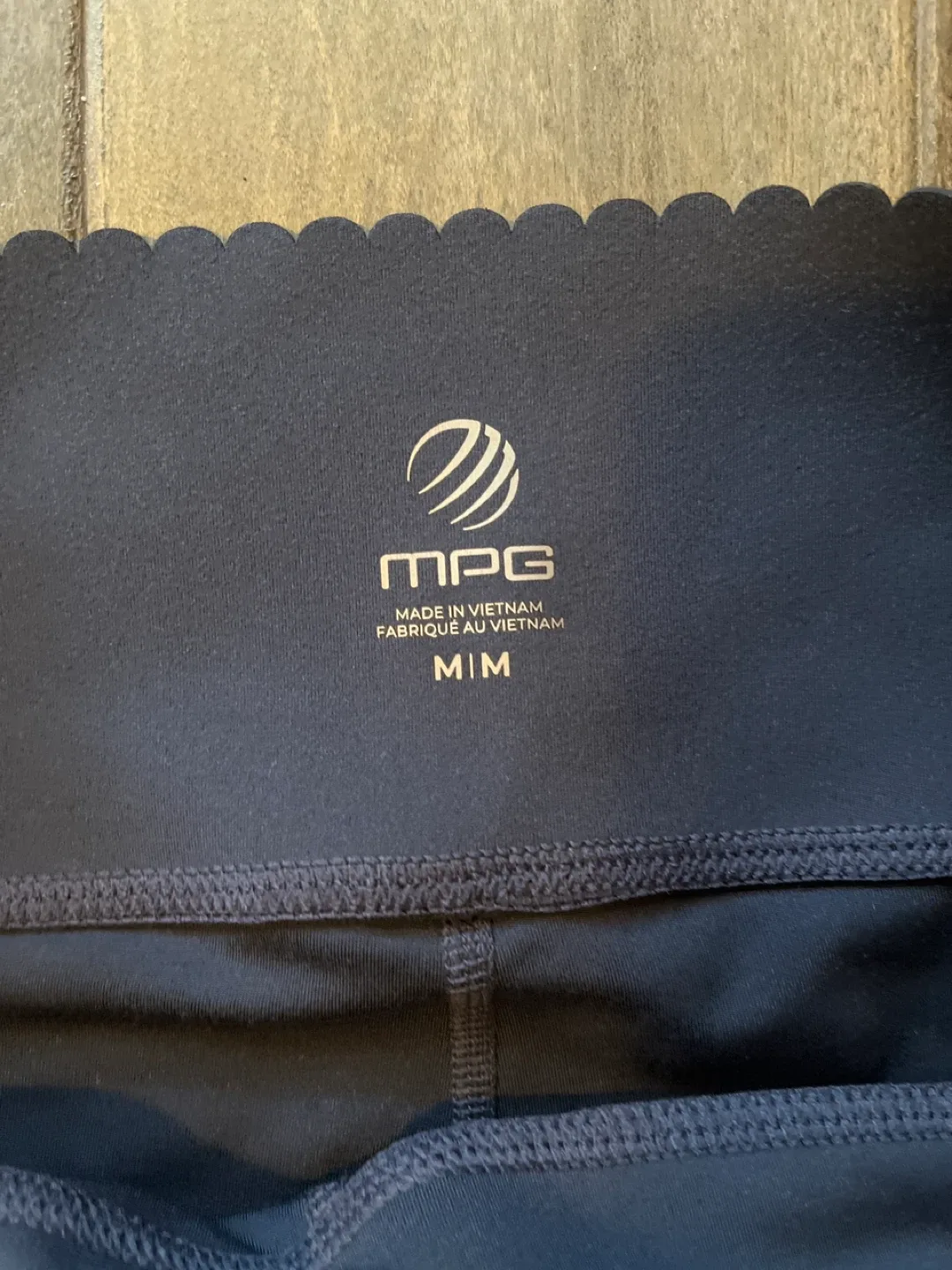 MPG Leggings - Size Medium image indicator(2)