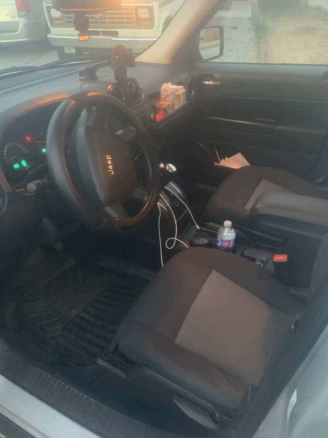 Jeep Patriot - Silver SUV image indicator(7)