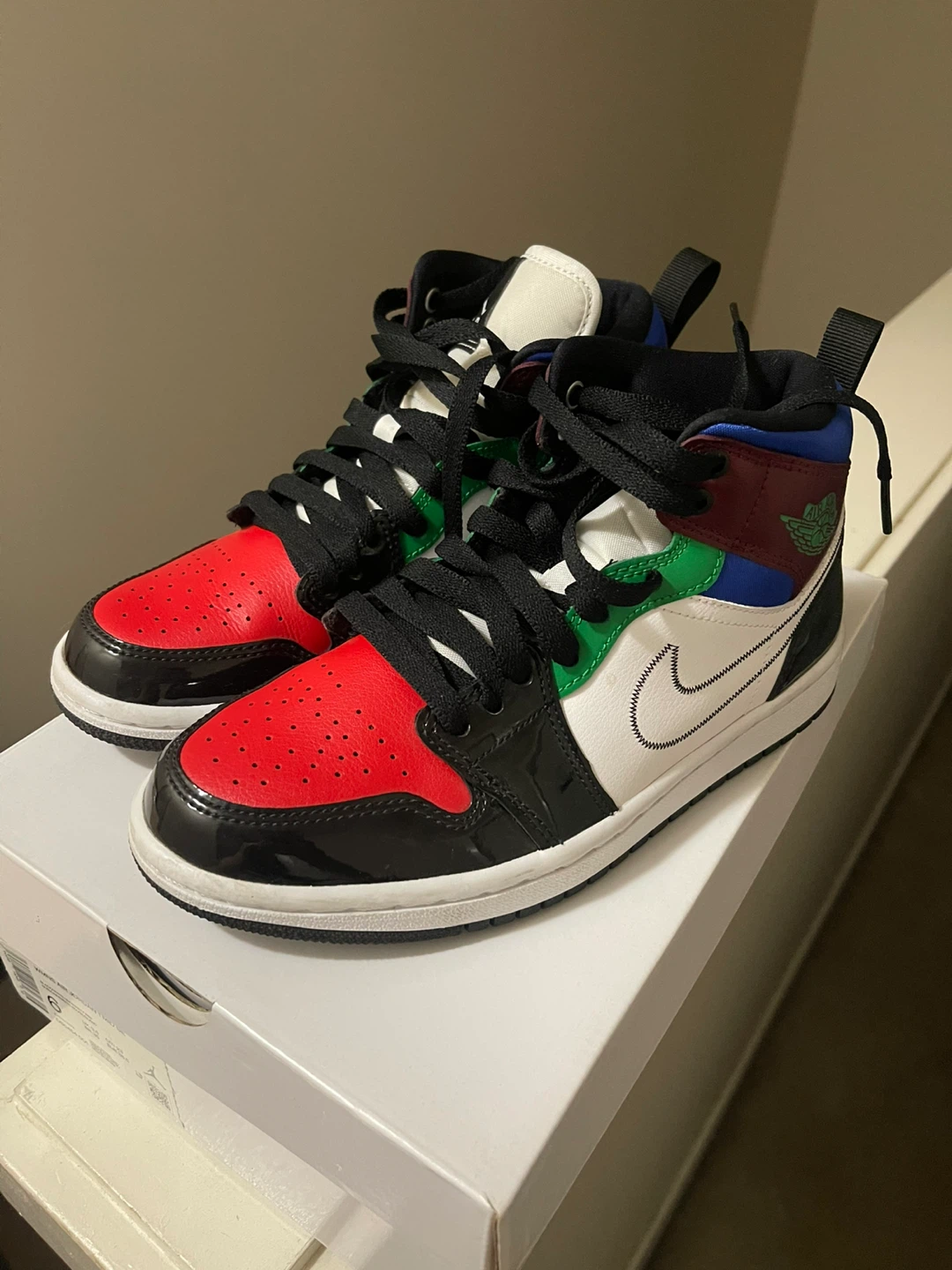 Nike Air Jordan 1 Mid SE Size 6 womens - photo 2