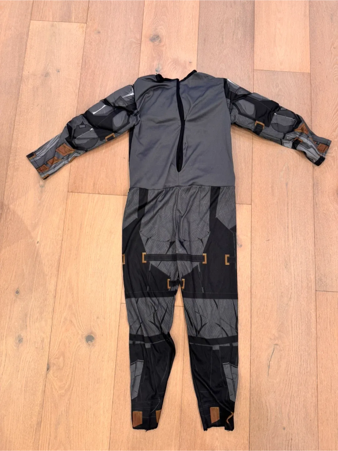 Batman Halloween Costume - Includes Mask and Cape image indicator(3)