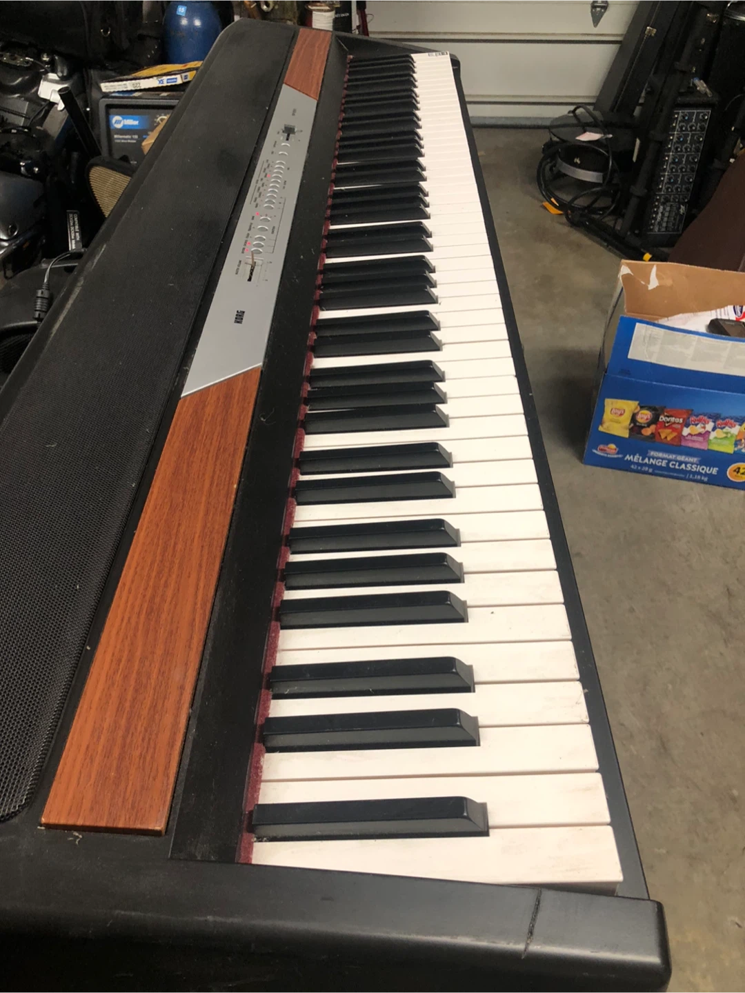 Korg SP-250 Digital Piano
