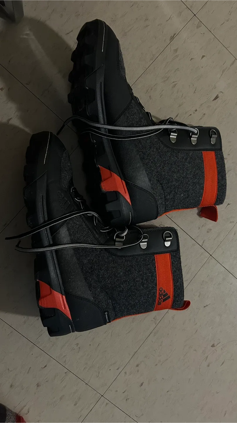 Adidas Winter Boots - Size 9 image indicator(4)
