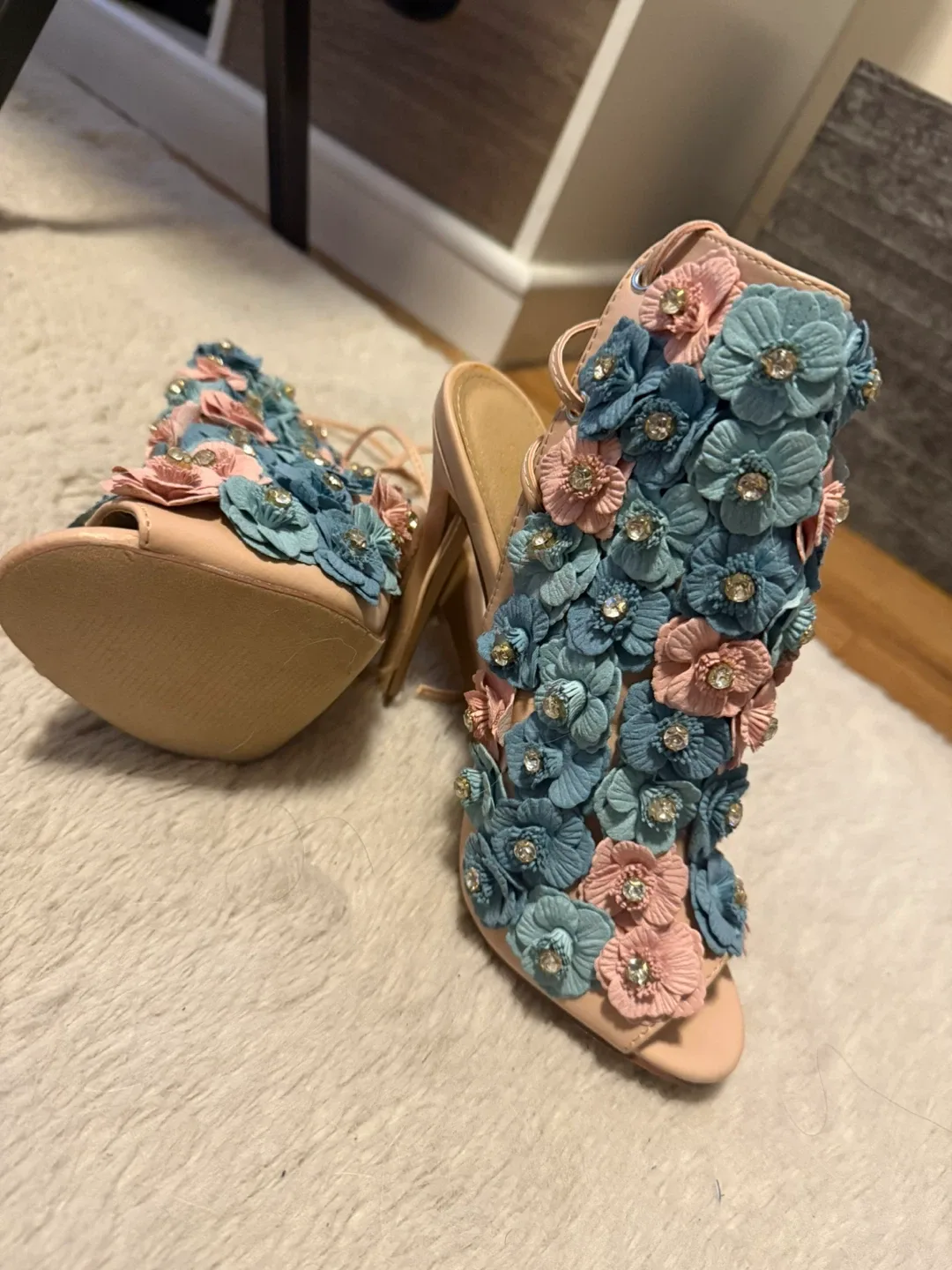 Assorted Women's Heels image indicator(3)