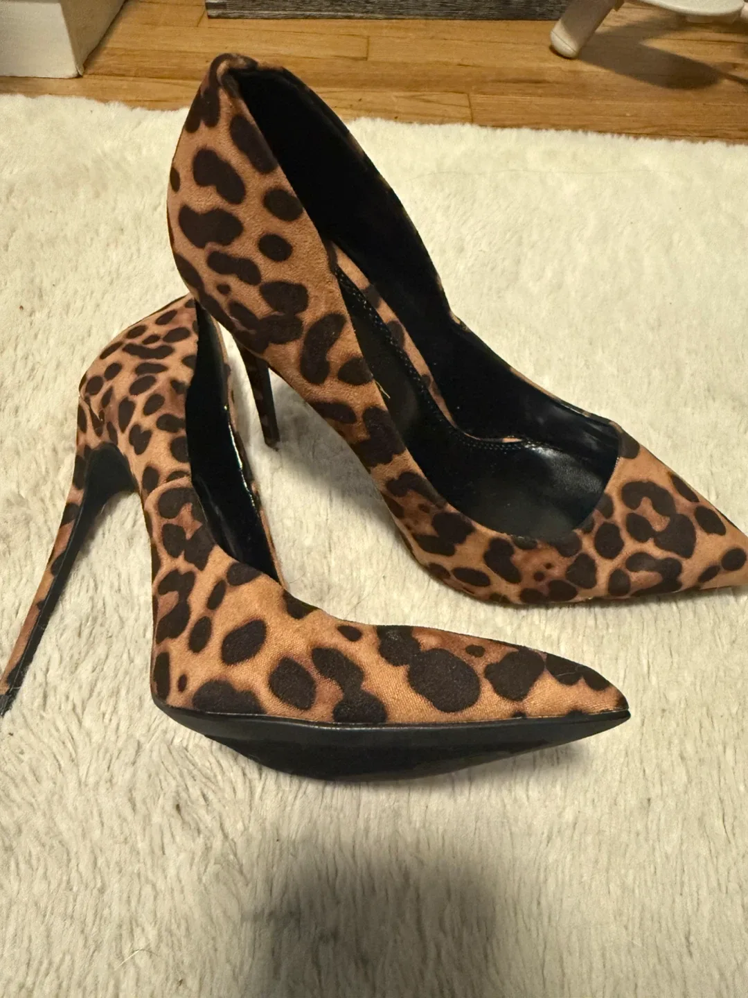 Assorted Women's Heels image indicator(2)