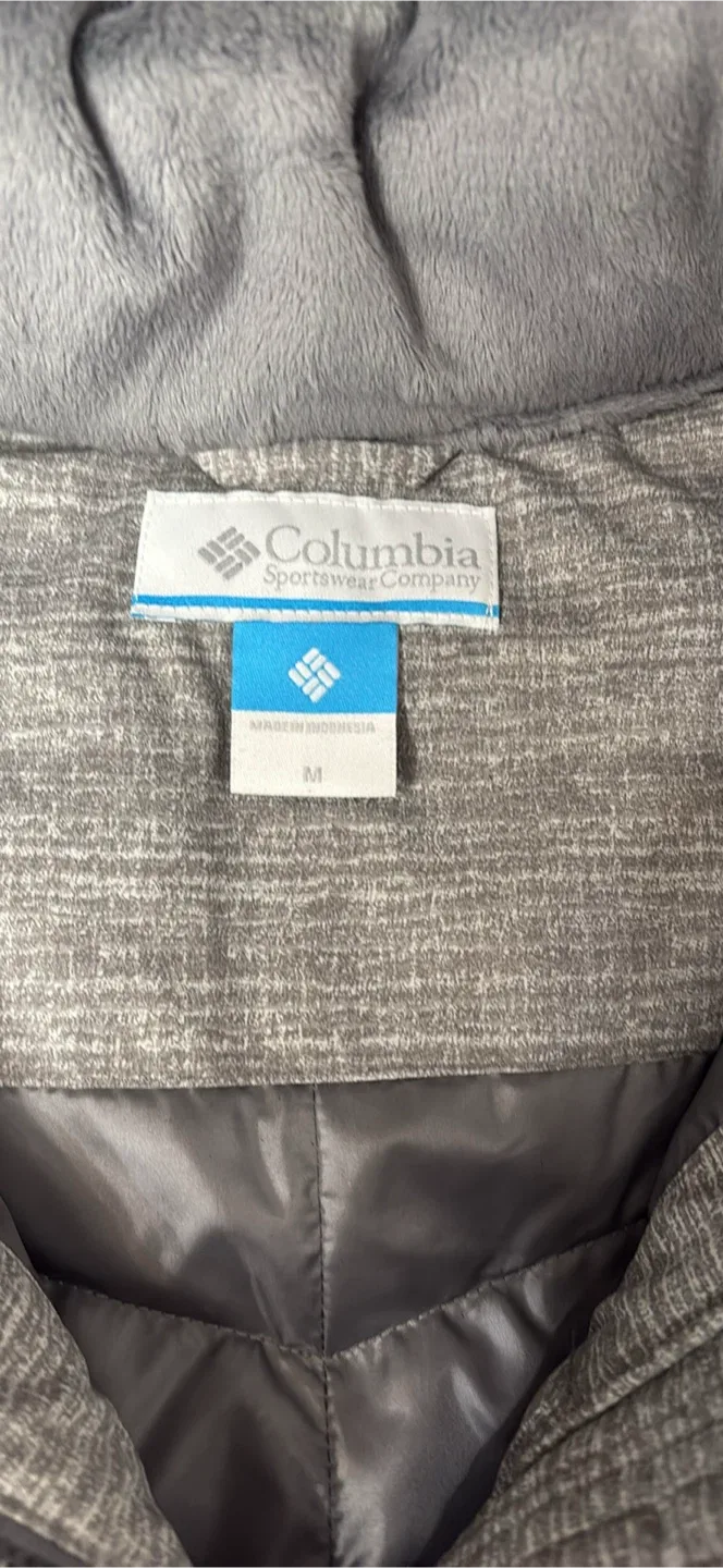 Columbia Sportswear Company Puffer Jacket - Size M image indicator(2)