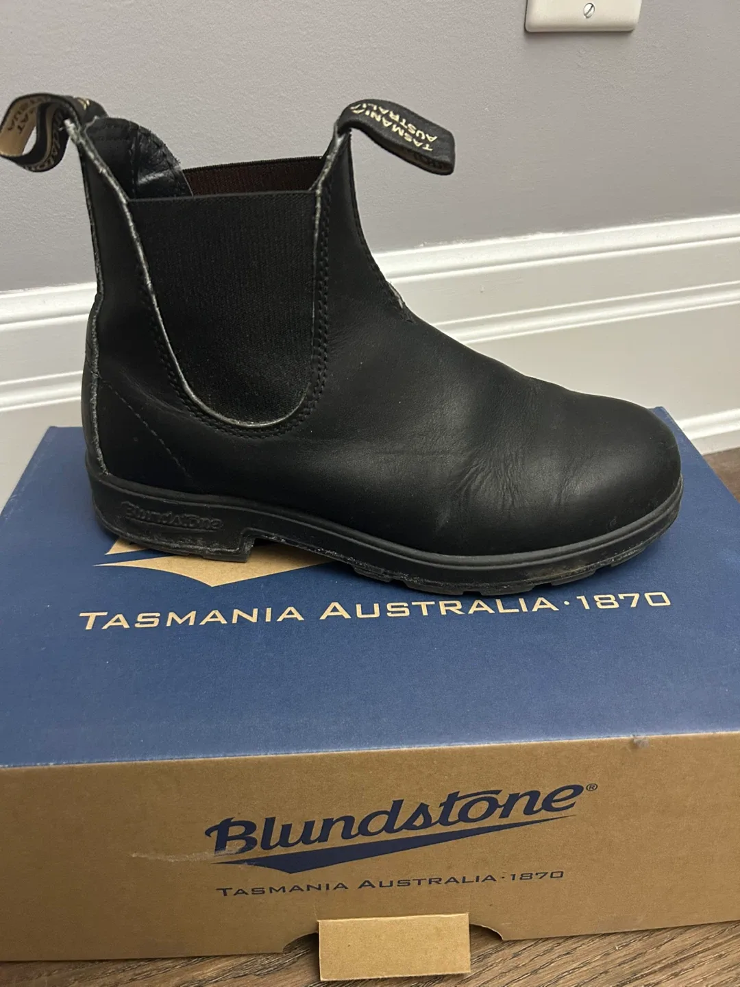 Bluestone boots image indicator(2)