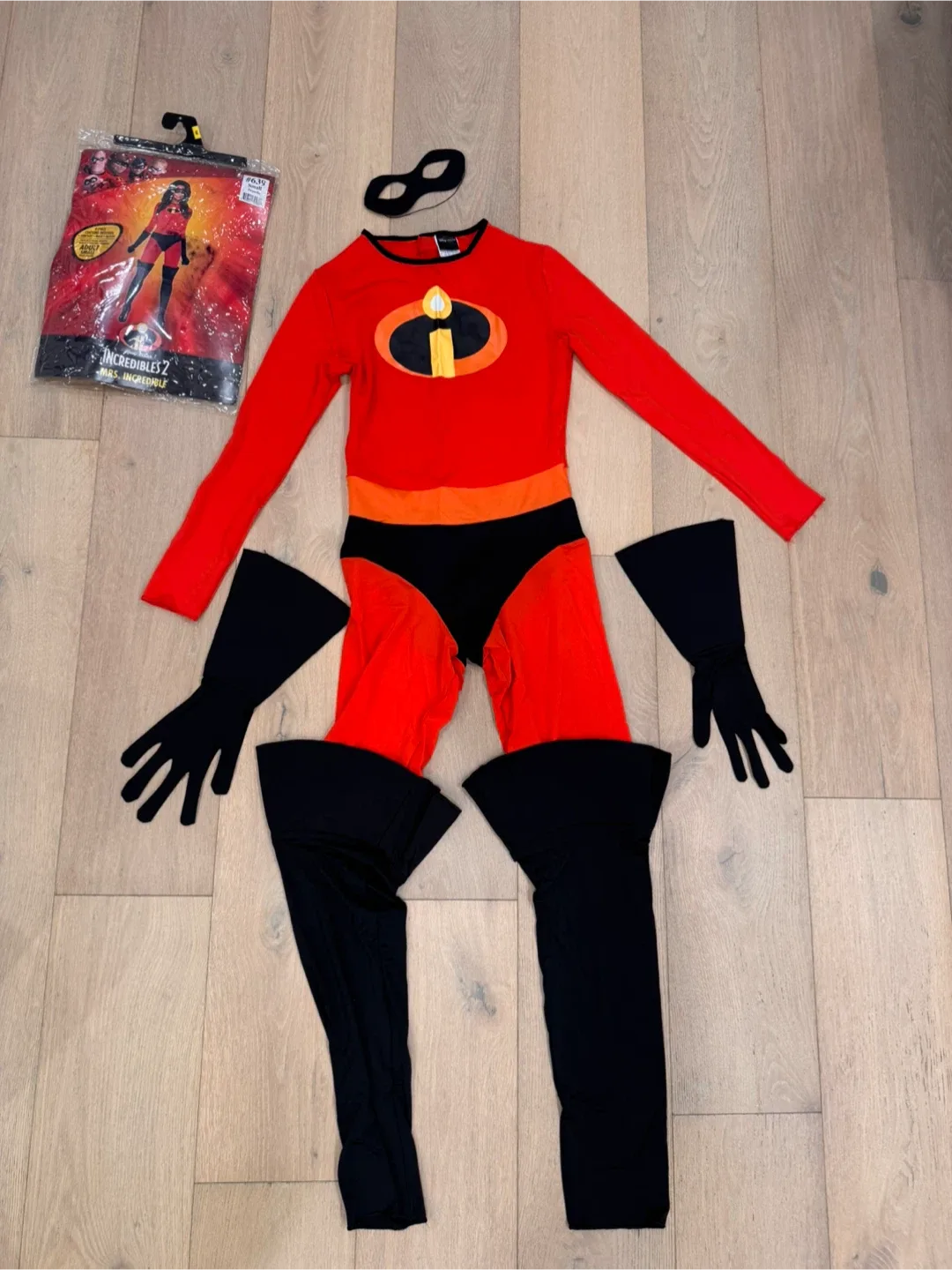 Incredibles 2 Halloween Family Costume Set image indicator(2)