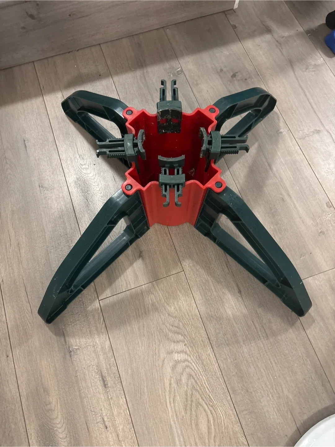 Omega Tree Christmas Tree Stand image indicator(4)