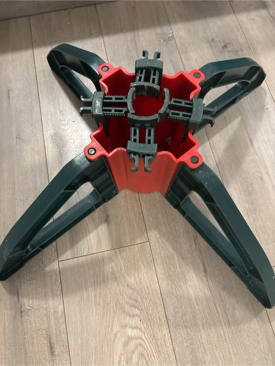 Omega Tree Christmas Tree Stand image indicator(7)