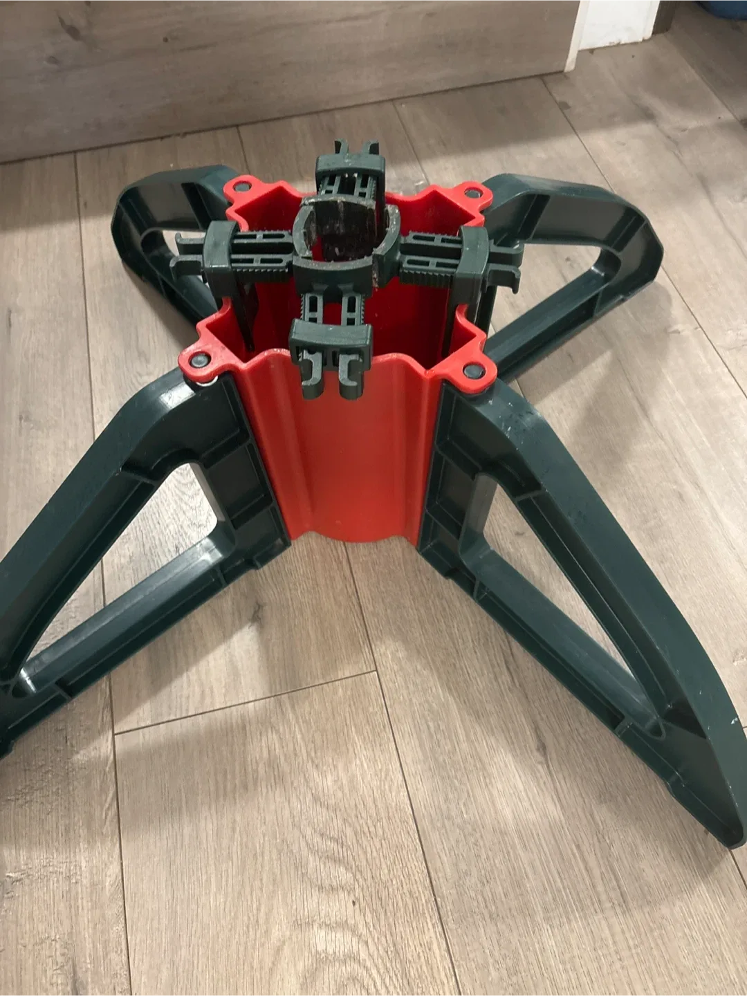 Omega Tree Christmas Tree Stand image indicator(8)