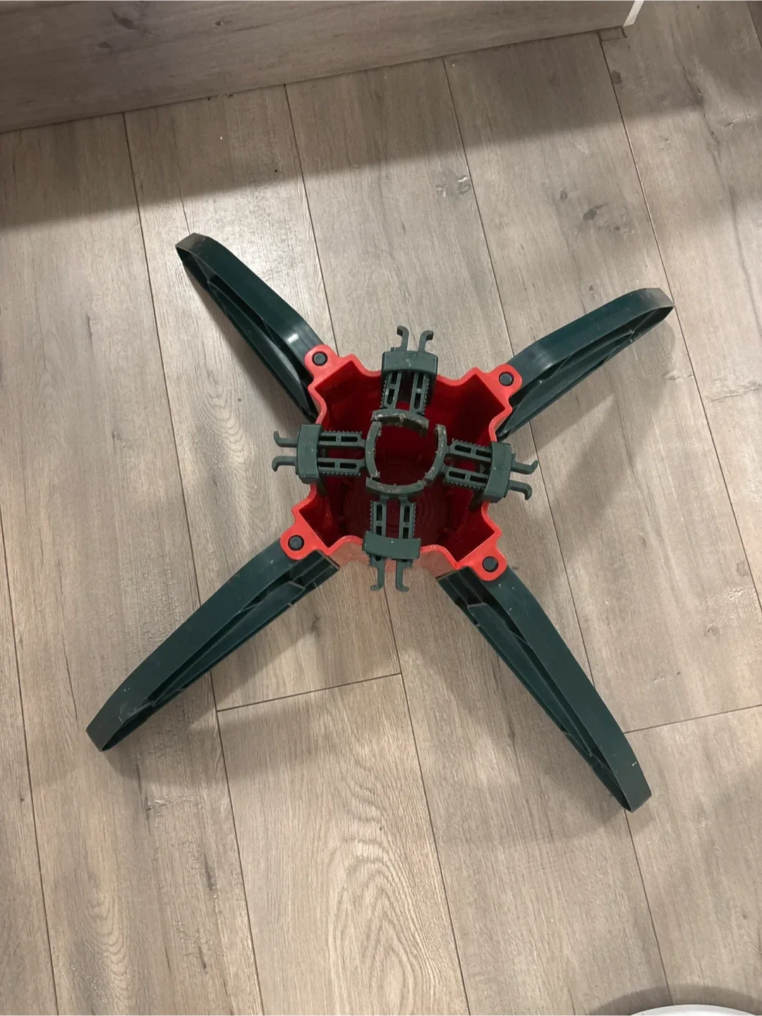 Omega Tree Christmas Tree Stand image indicator(10)