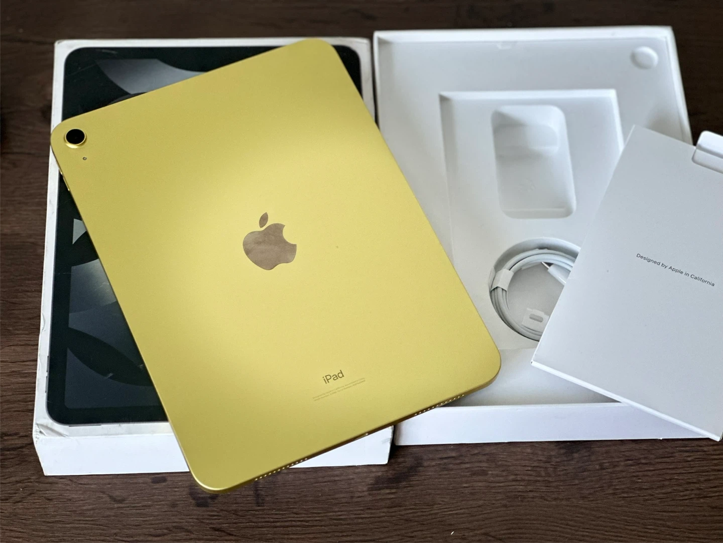 Apple iPad 10th Gen Yellow + Shockproof Case