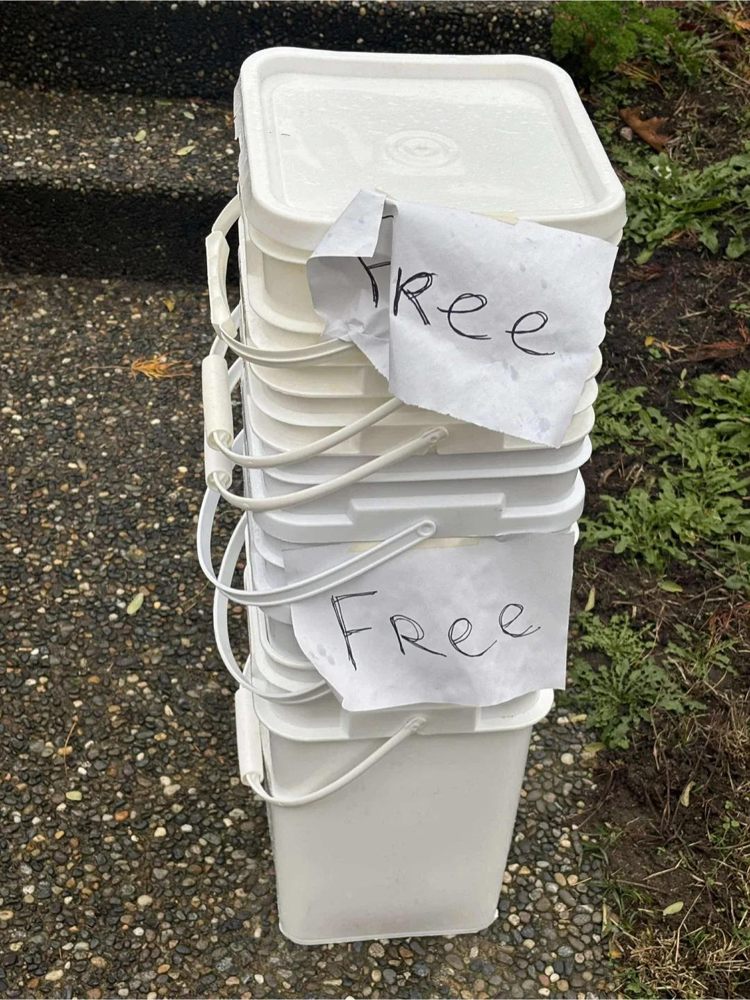 Free empty buckets for storage thumbnail