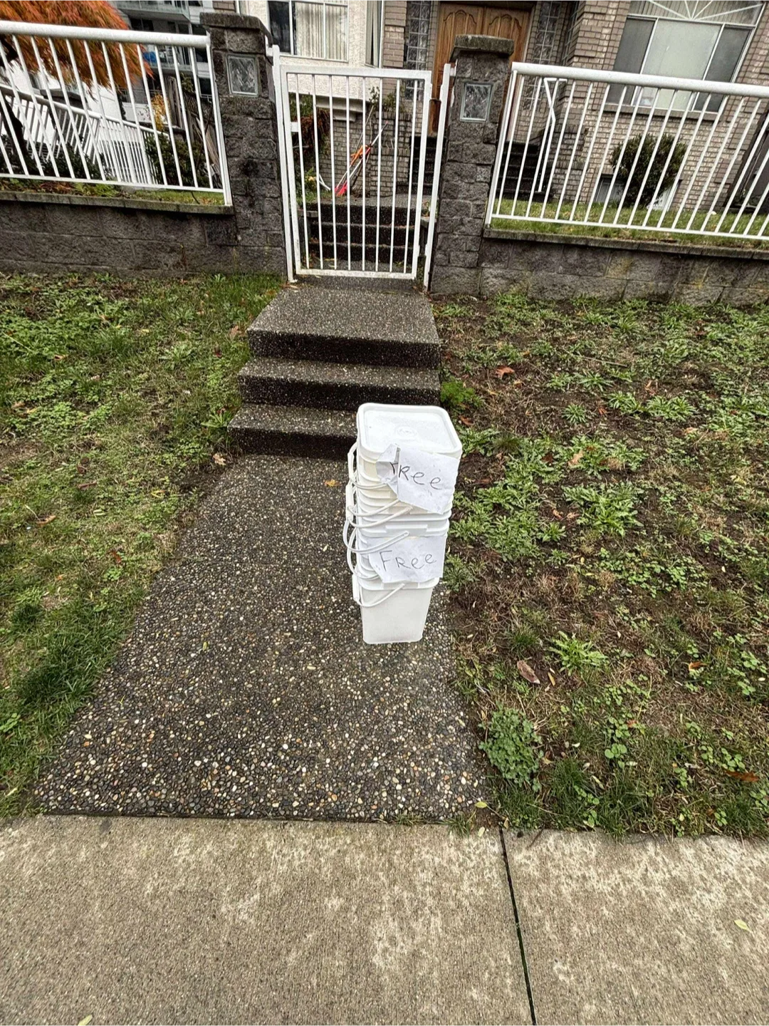 Free empty buckets for storage image indicator(2)