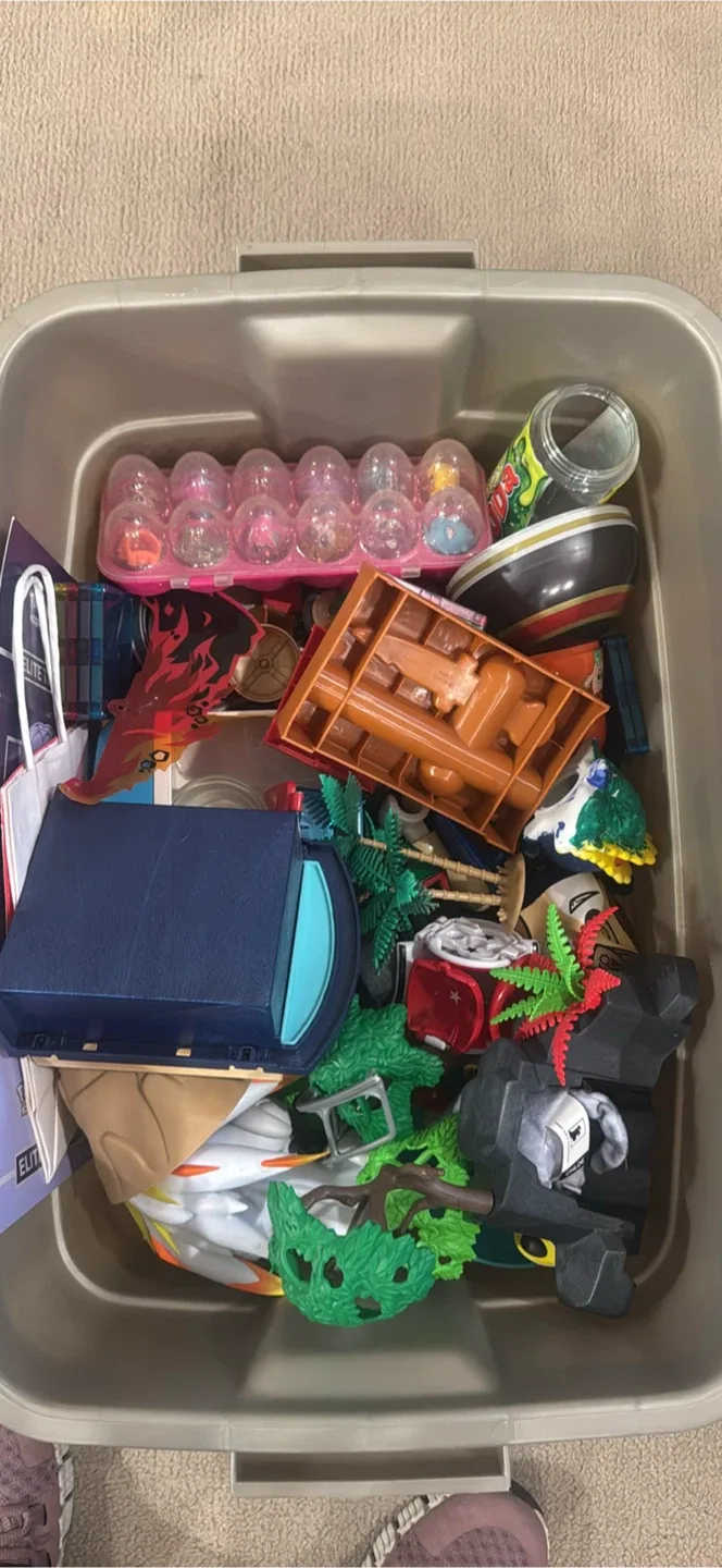 Miscellaneous box of toys image indicator(2)