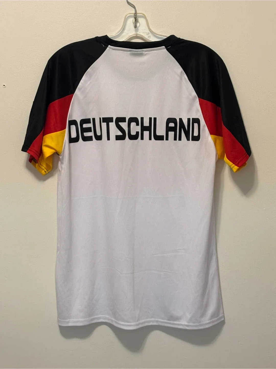 Germany Soccer Jersey - (men’s  medium) image indicator(4)