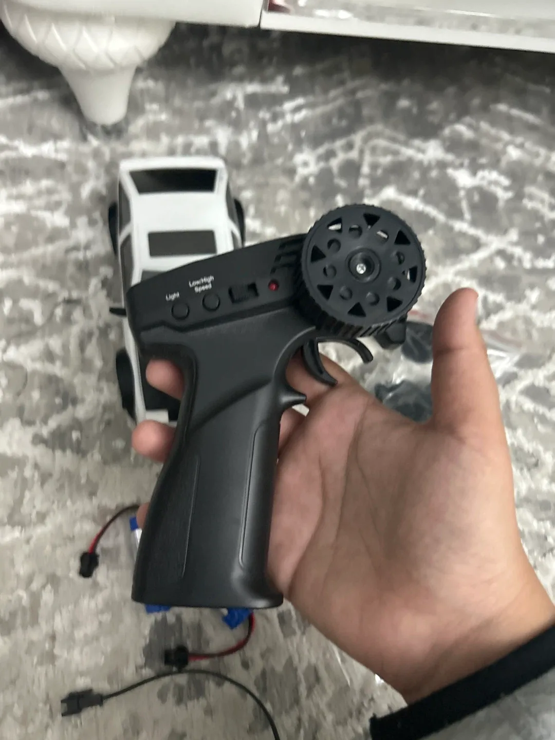 RC Drifting Tires Vehicle - White and Black image indicator(4)