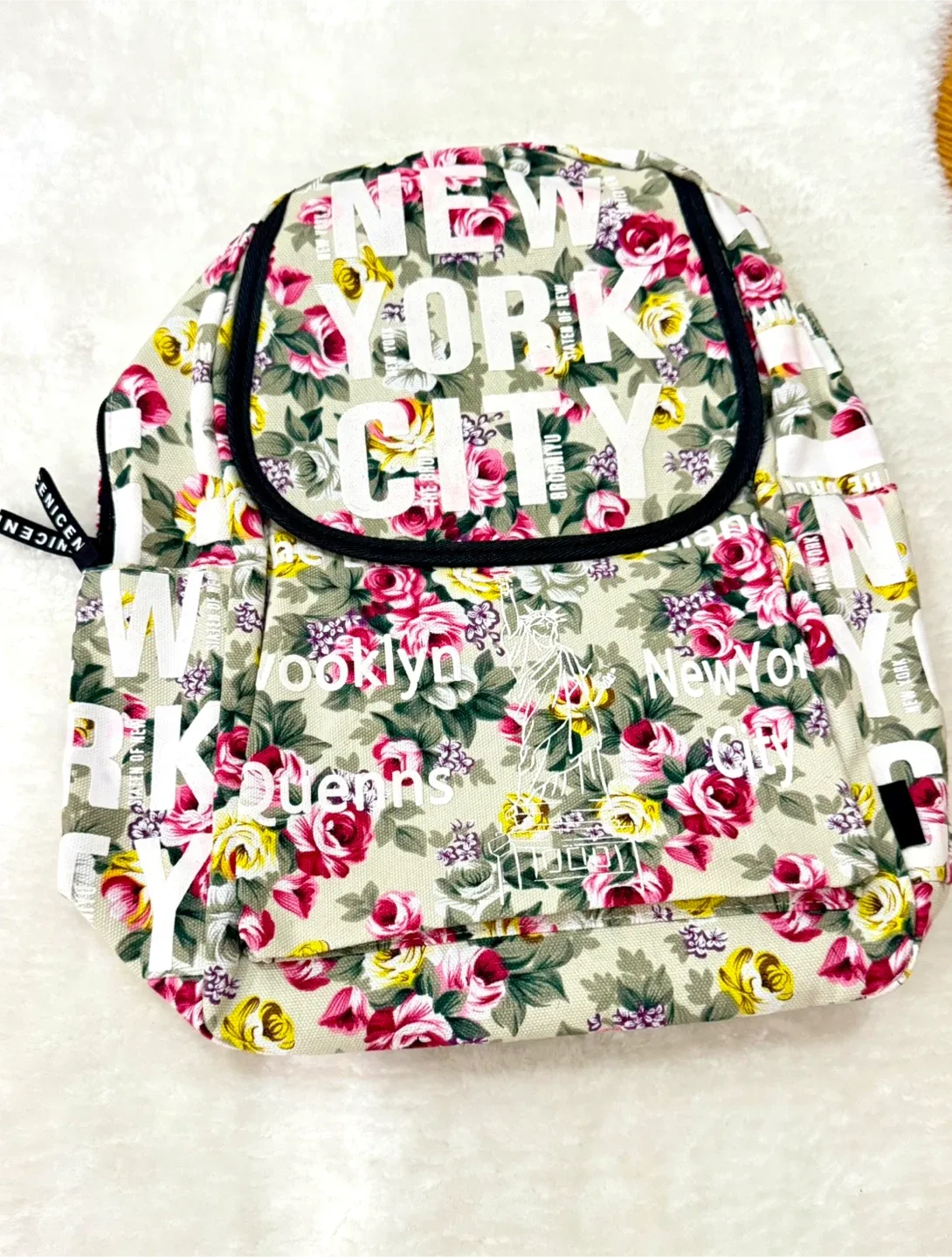 Floral New York City Backpack image indicator(3)