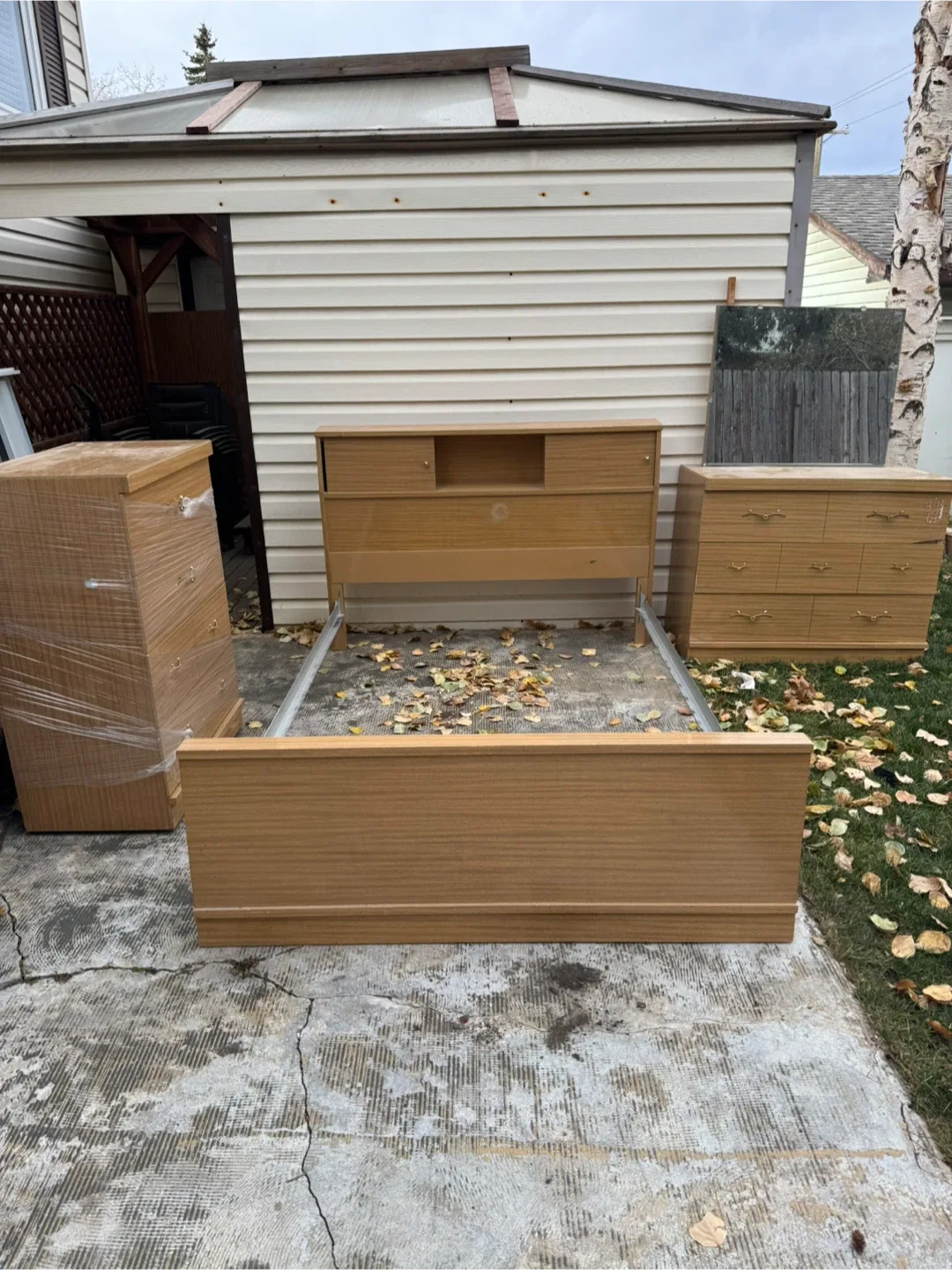 Bedroom Set - Headboard, Bed Frame, Dressers image indicator(2)