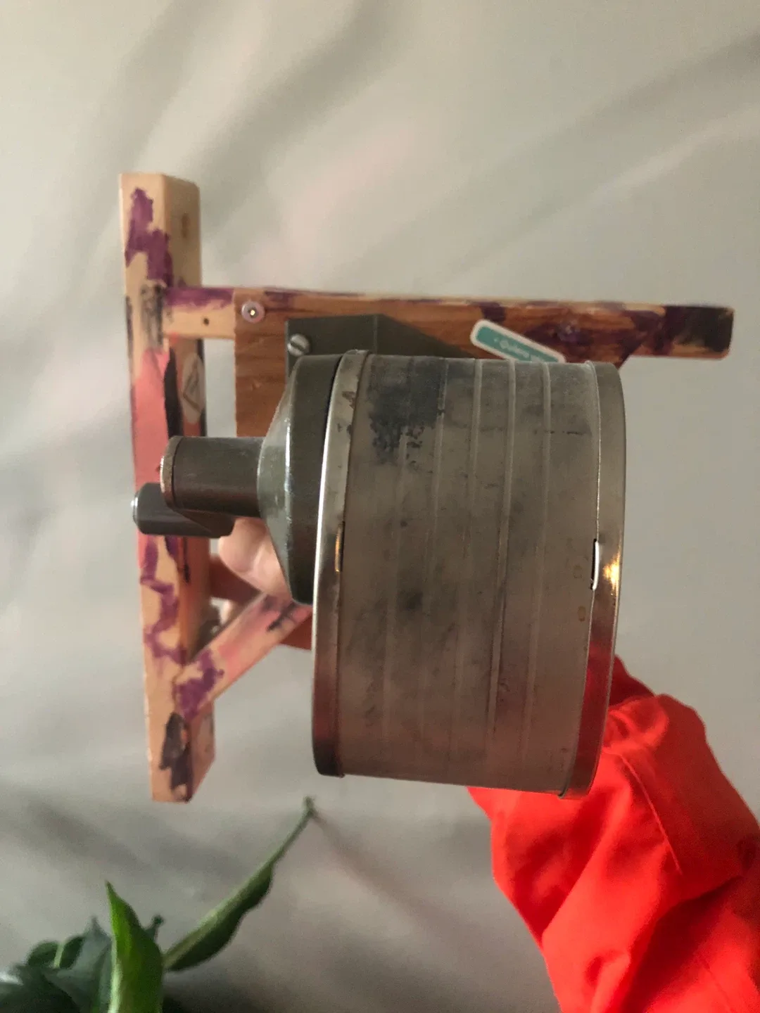 Wall mounted pencil sharpener