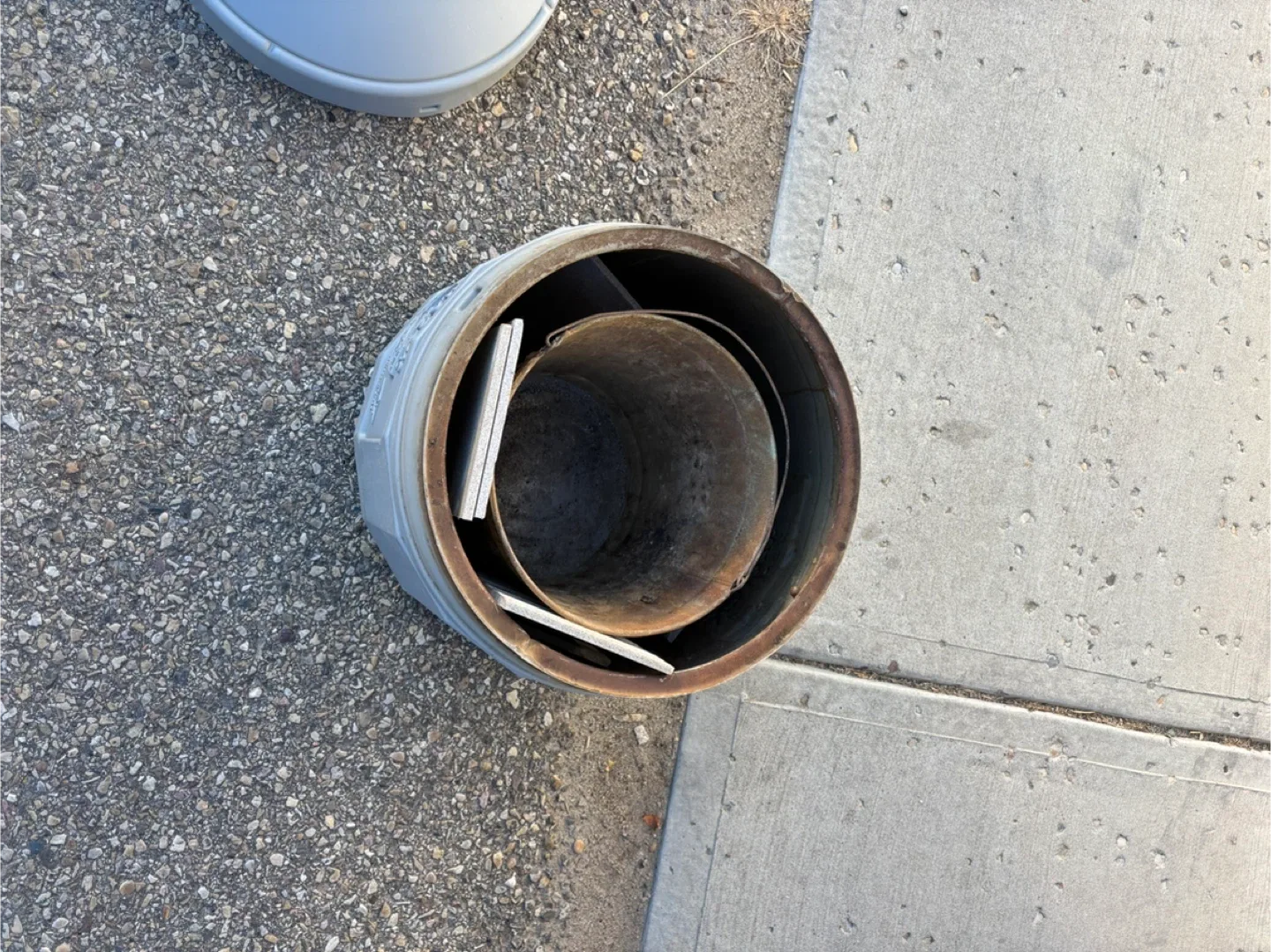 Smoker's Outpost Ash Receptacle image indicator(3)