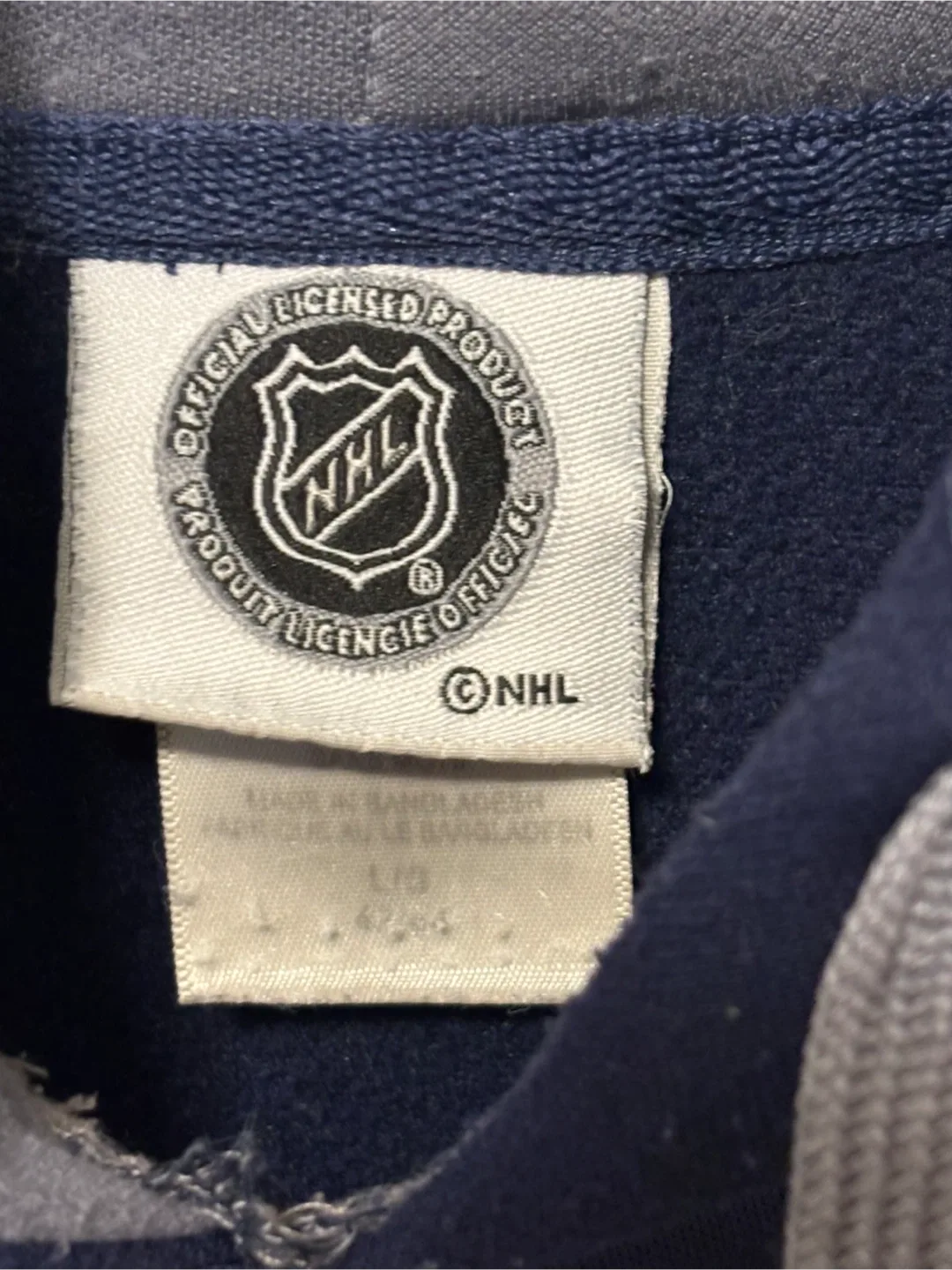 Winnipeg Jets NHL Hoodie with embroidered logos (men’s large) image indicator(5)