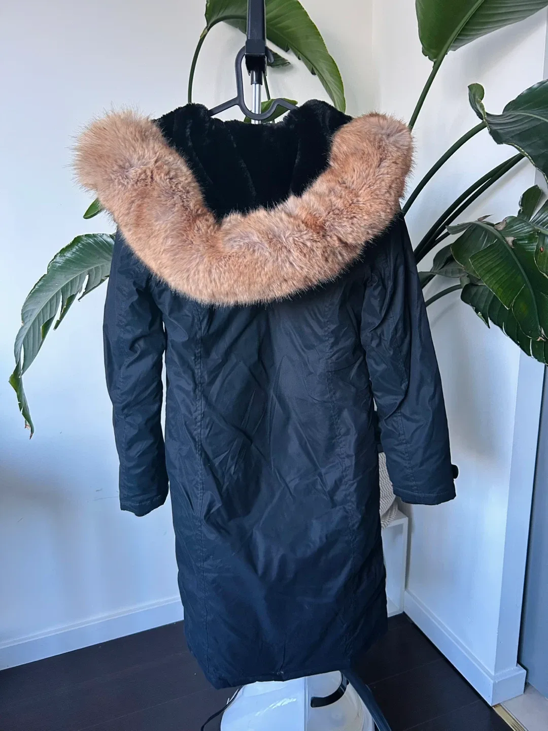 Aritzia Golden Summit Long Parka image indicator(4)