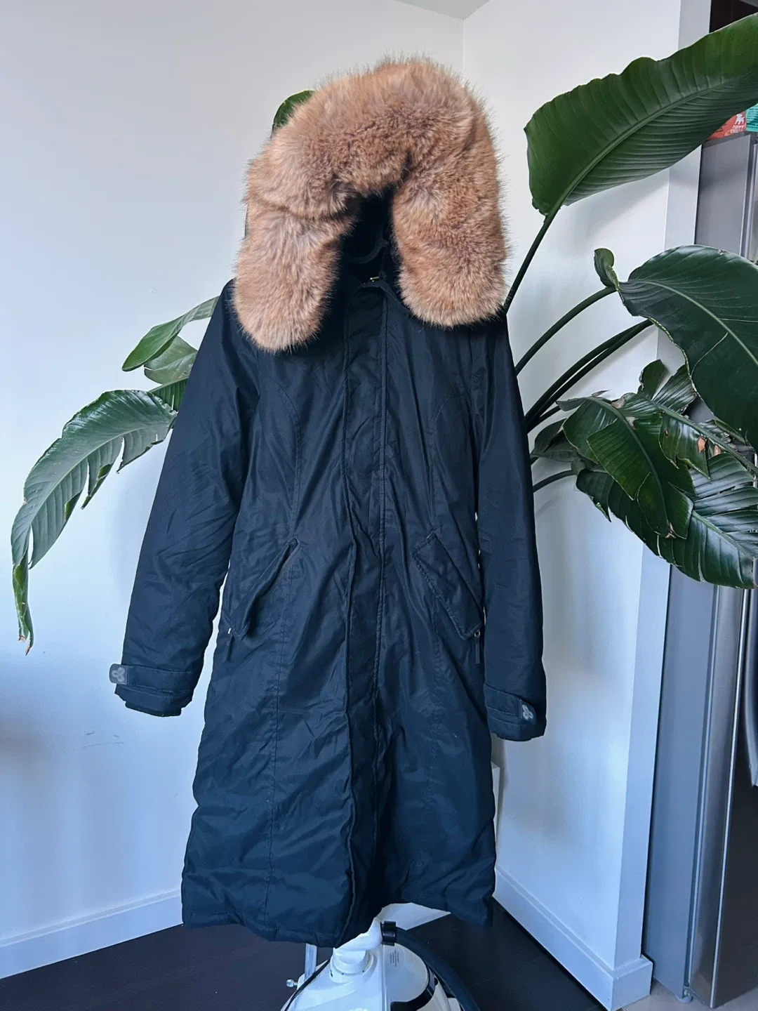 Aritzia Golden Summit Long Parka image indicator(3)