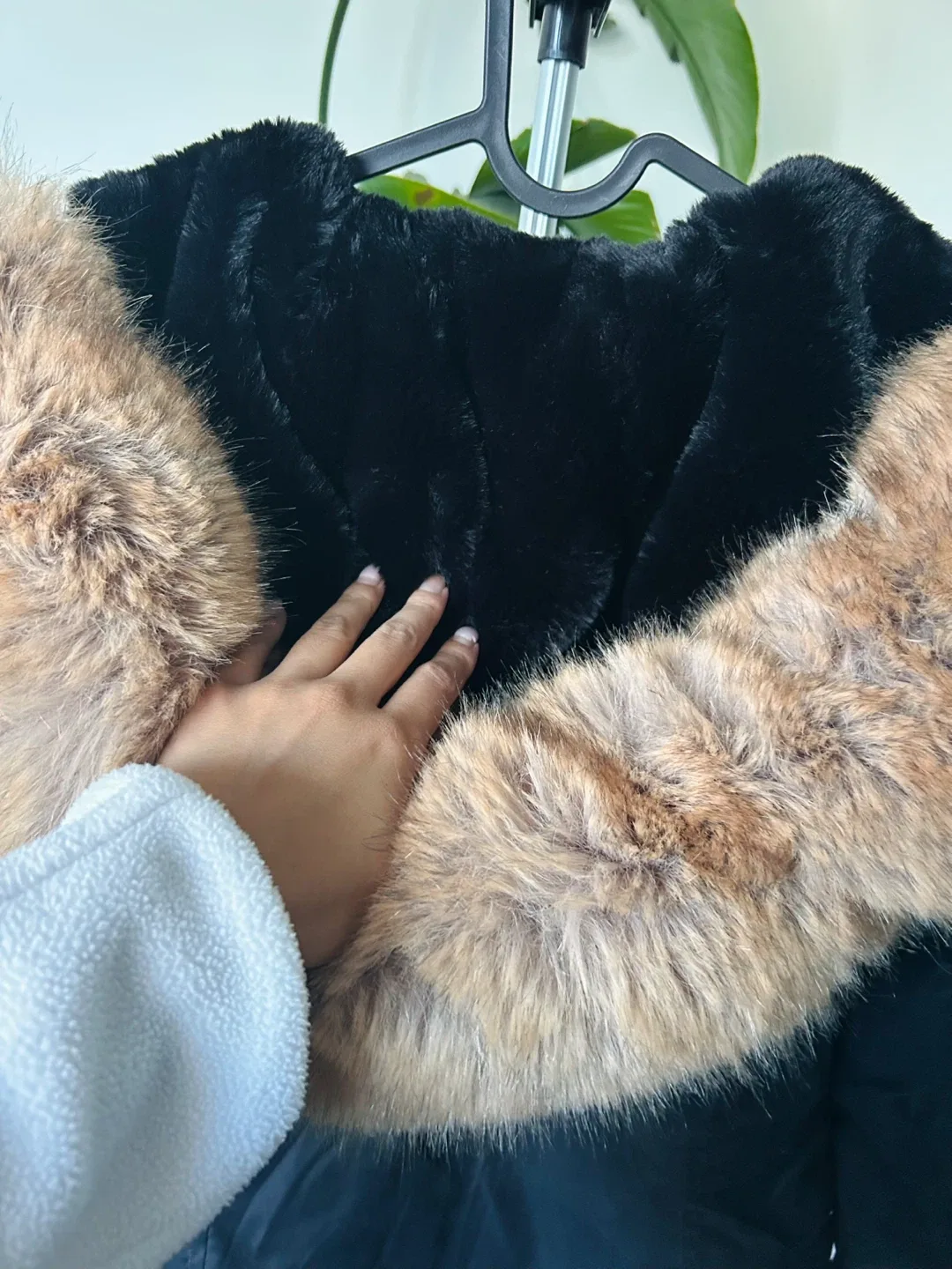 Aritzia Golden Summit Long Parka image indicator(6)