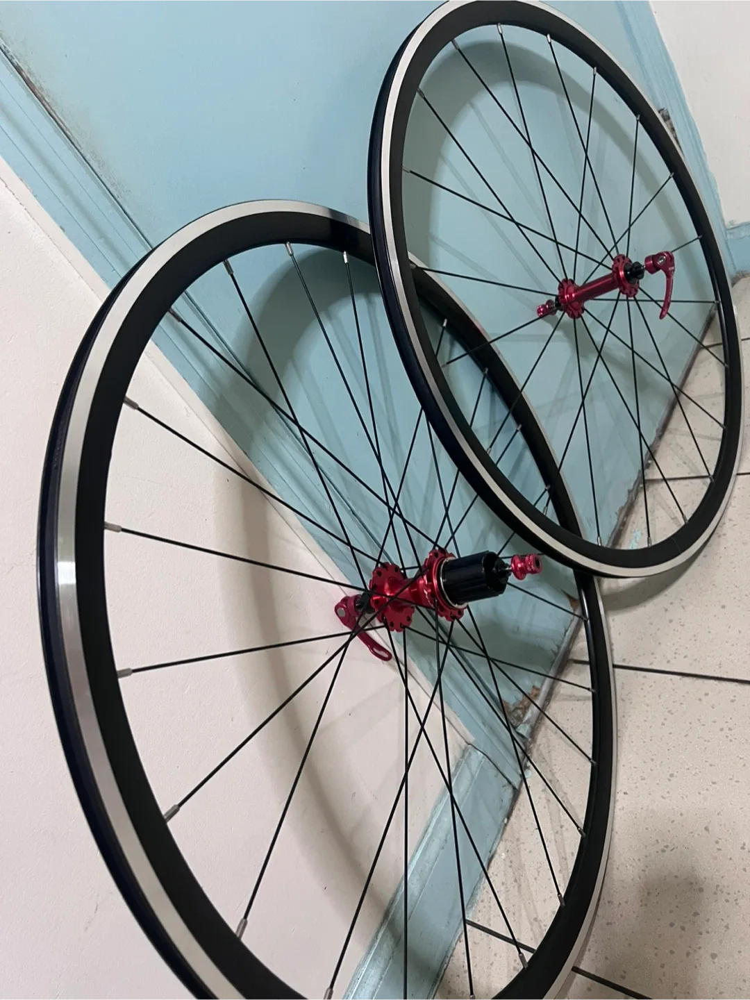 Road Bike Wheelset, Black/Silver image indicator(2)